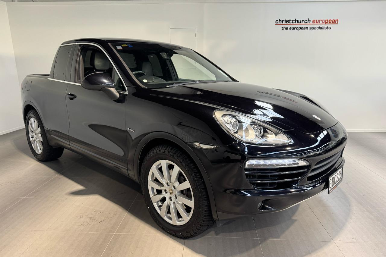 'Doc la' SUV hang sang Porsche Cayenne do ban tai, gia chi 30.000 USD hinh anh