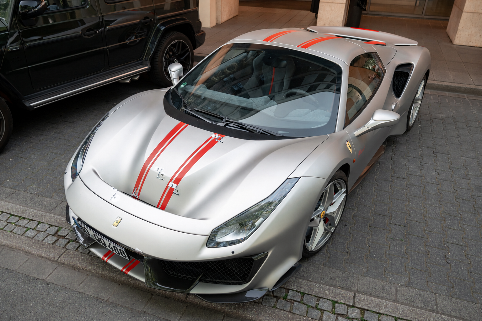 Sieu xe Ferrari 488 Pista Spider bi dan ban thung lo cho hinh anh