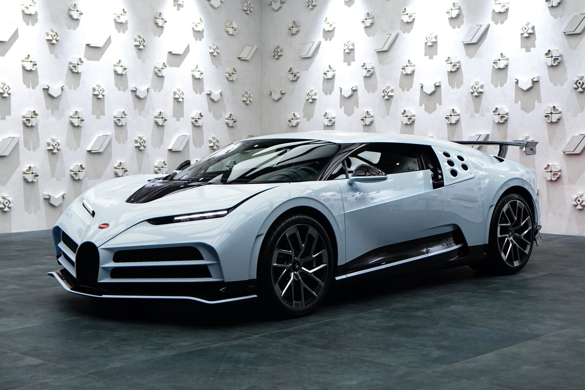 Sieu xe Bugatti Centodieci duoc rao ban hon 16,3 trieu USD hinh anh