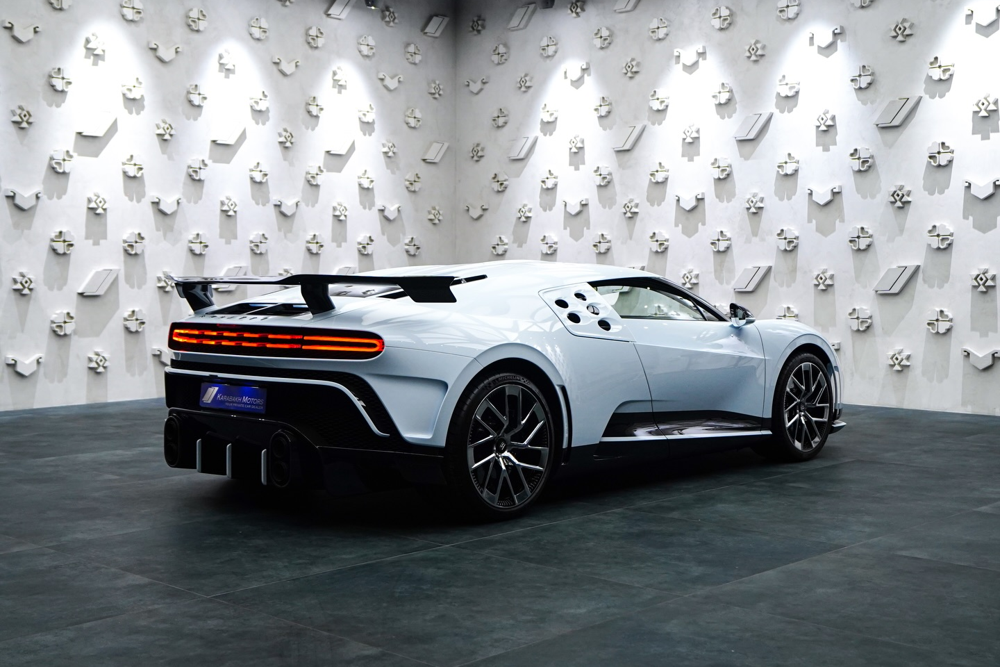 bugatti,  Centodieci,  Bugatti Centodieci,  sieu xe,  uae,  paris,  rm sotheby's,  dau gia,  hypercar anh 2