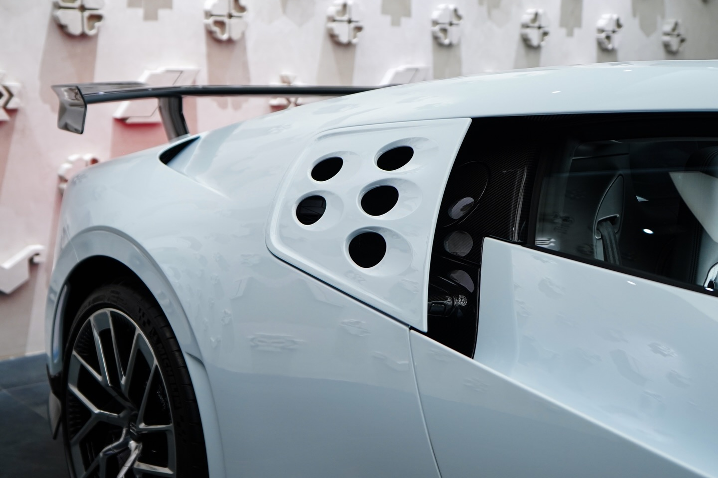 bugatti,  Centodieci,  Bugatti Centodieci,  sieu xe,  uae,  paris,  rm sotheby's,  dau gia,  hypercar anh 6