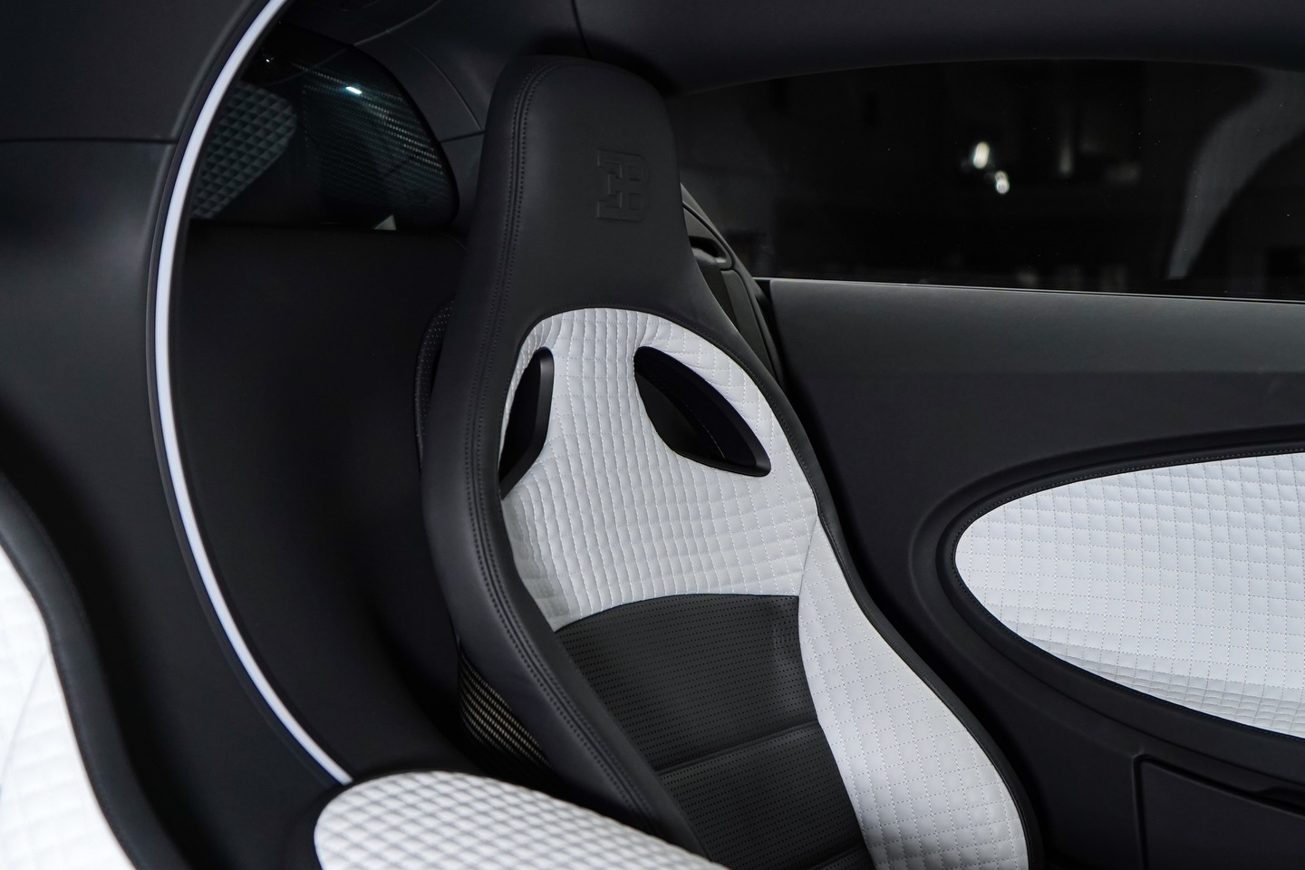 bugatti,  Centodieci,  Bugatti Centodieci,  sieu xe,  uae,  paris,  rm sotheby's,  dau gia,  hypercar anh 8