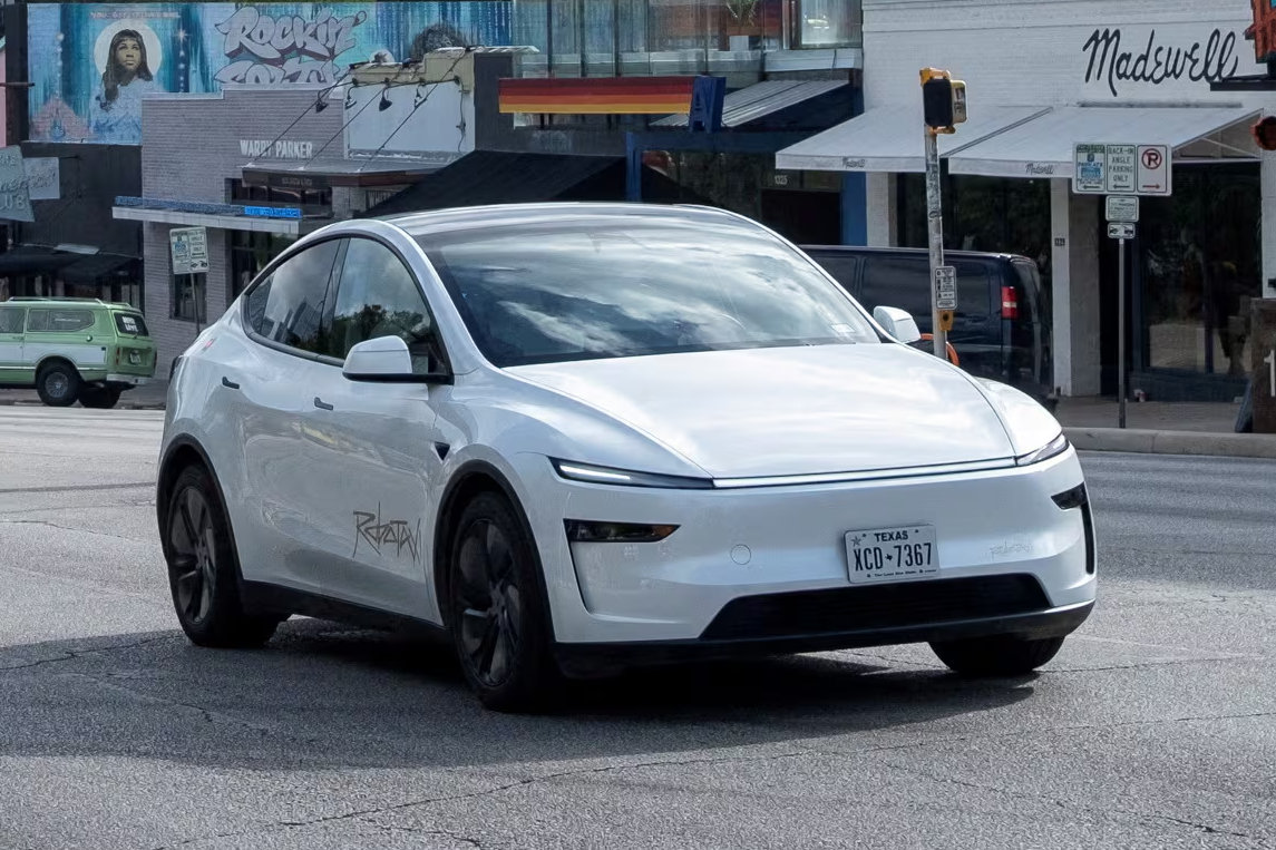 Tesla mo rong dich vu robotaxi khong giam sat tai My hinh anh