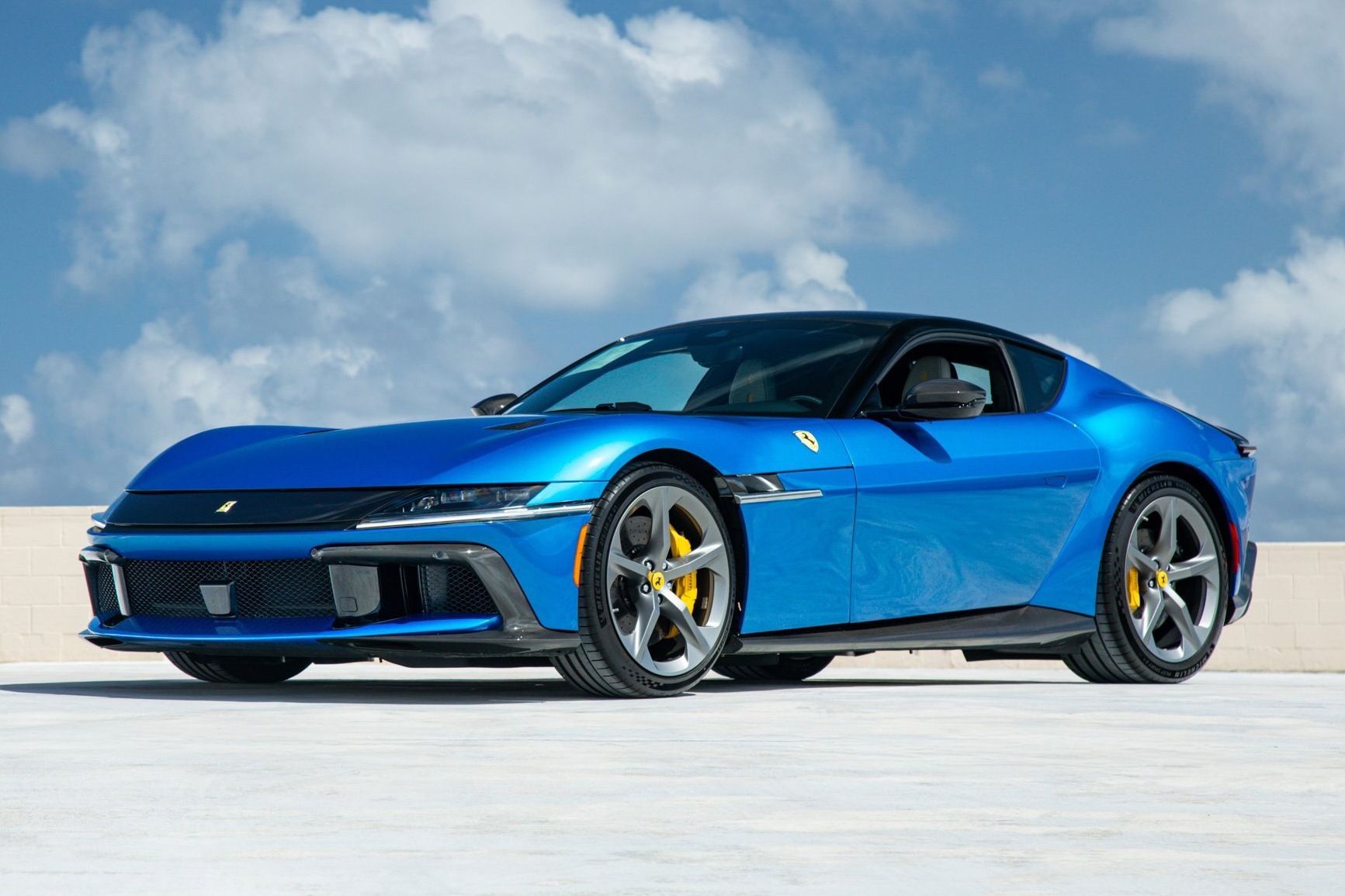 Sieu xe Ferrari 12Cilindri sap duoc trang bi hop so san? hinh anh