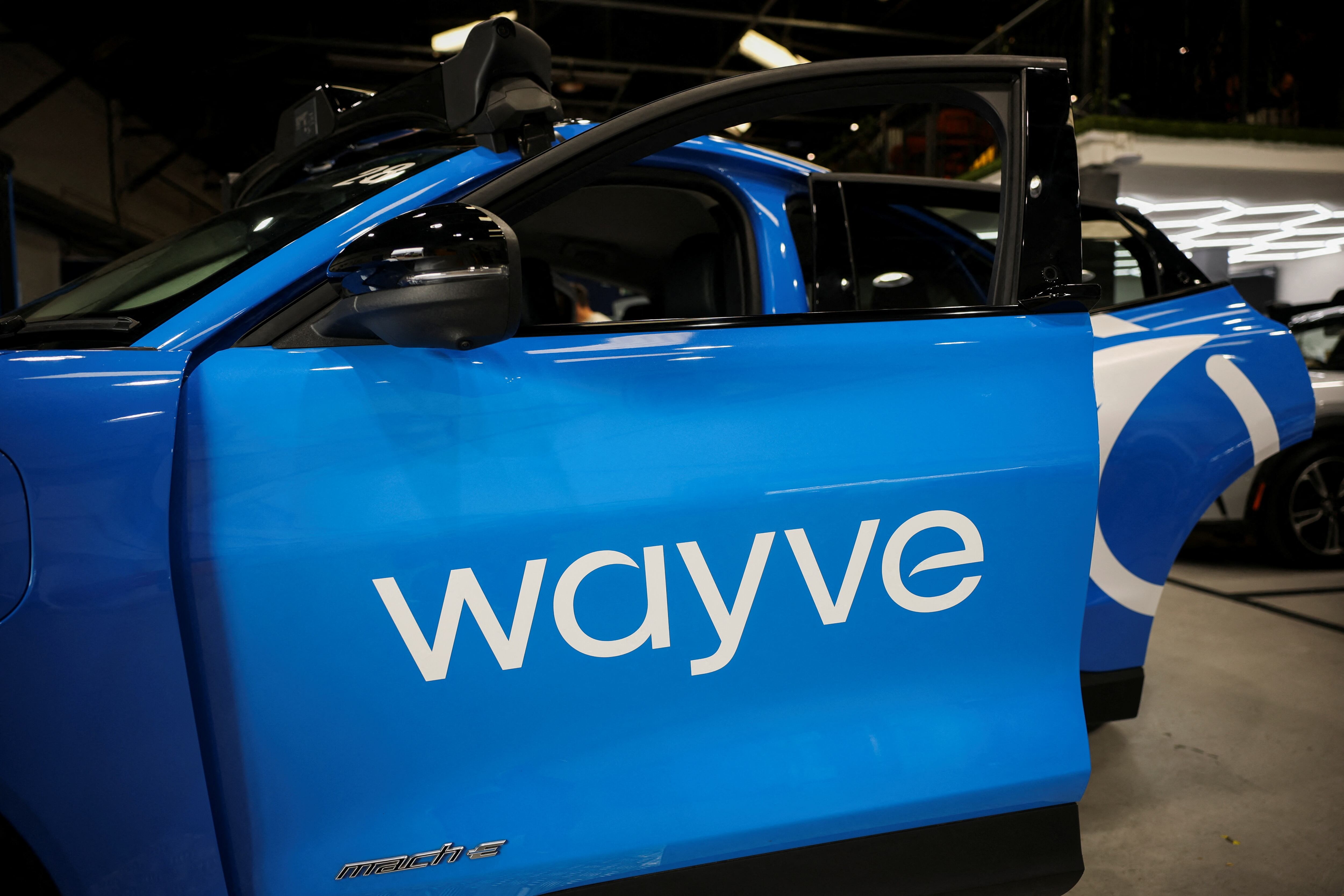uber,  robotaxi,  anh,  wayve,  tu lai,  tu hanh,  ford,  mustang,  mach-e,  xe dien,  london anh 4
