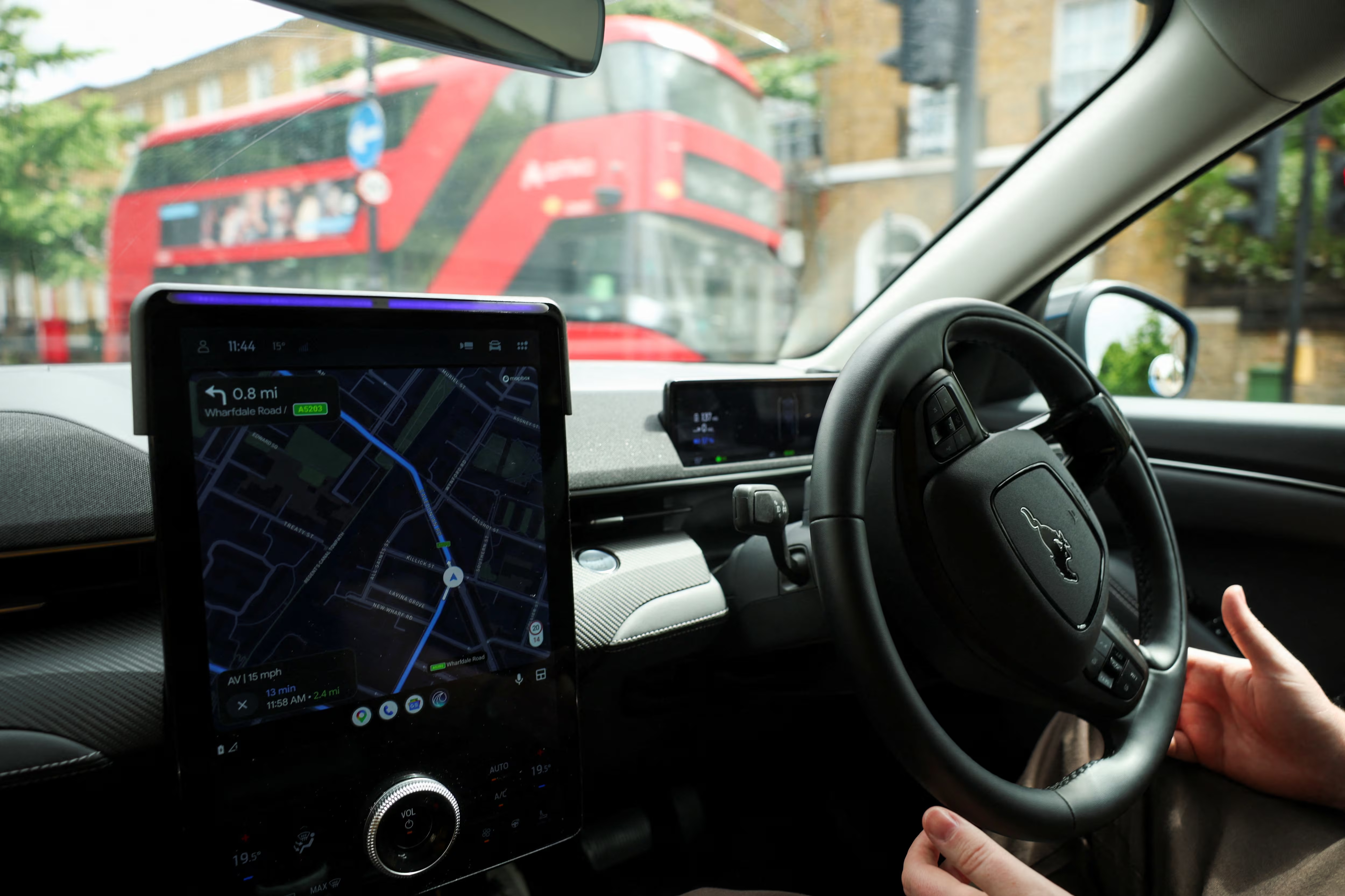 uber,  robotaxi,  anh,  wayve,  tu lai,  tu hanh,  ford,  mustang,  mach-e,  xe dien,  london anh 2