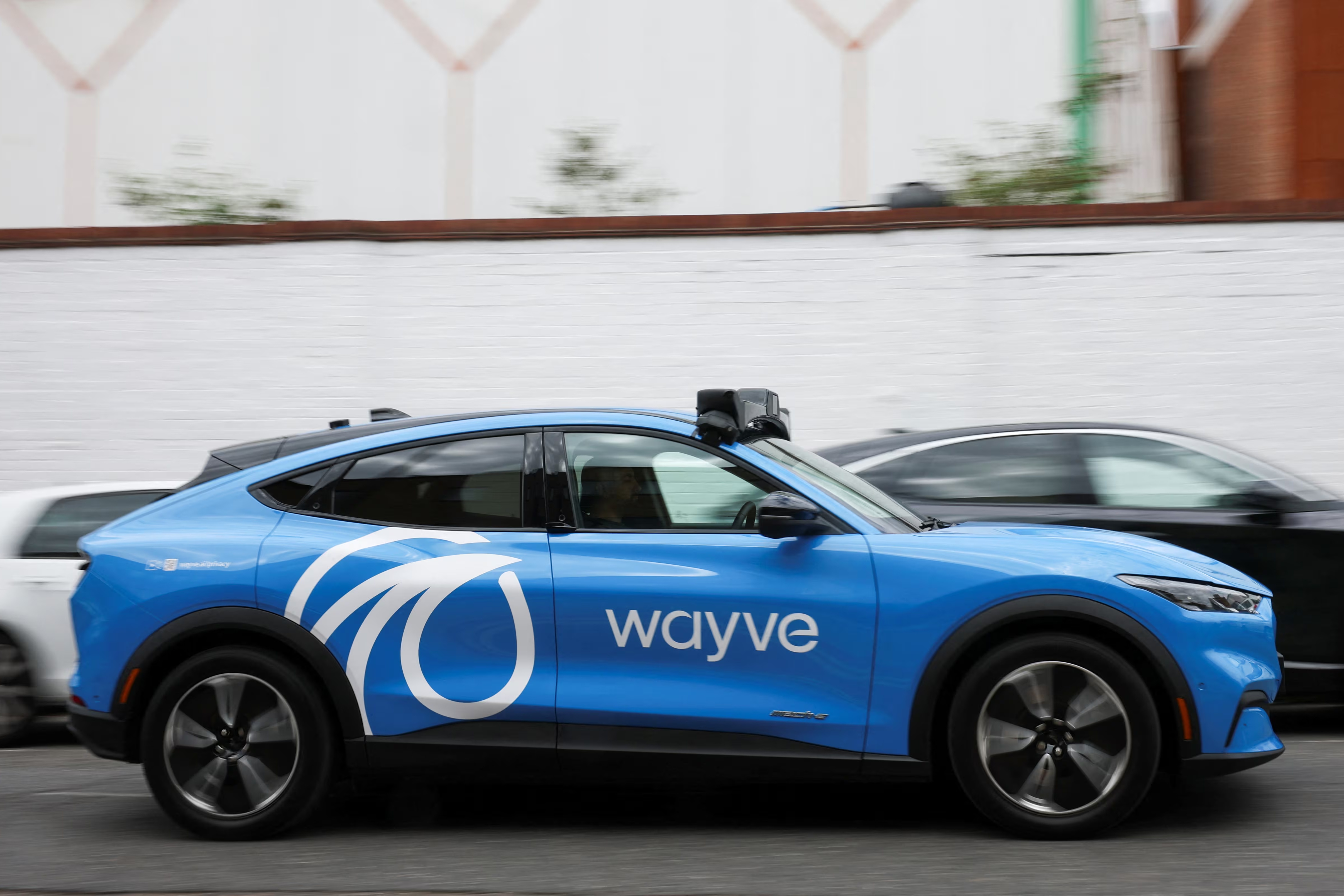 uber,  robotaxi,  anh,  wayve,  tu lai,  tu hanh,  ford,  mustang,  mach-e,  xe dien,  london anh 3