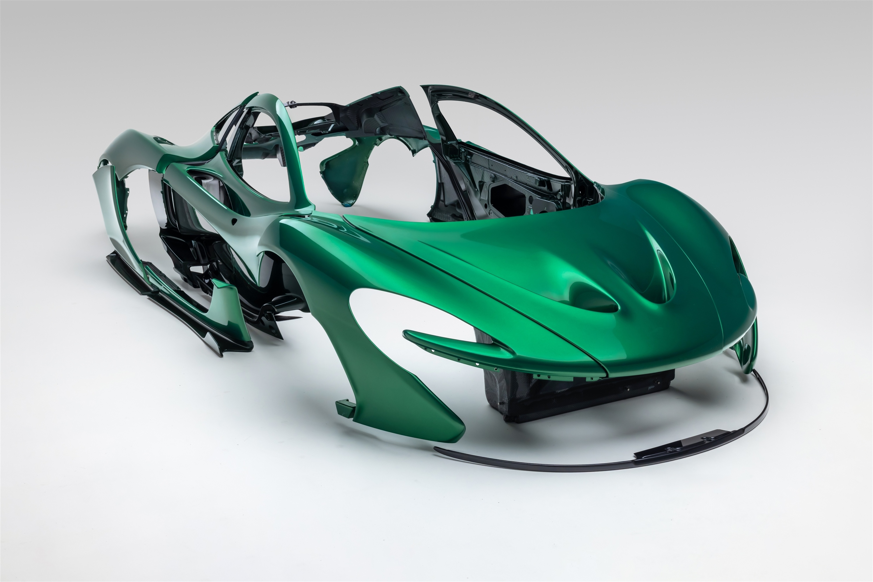 Bo than vo soi carbon cua sieu xe McLaren P1 co gia 213.000 USD hinh anh