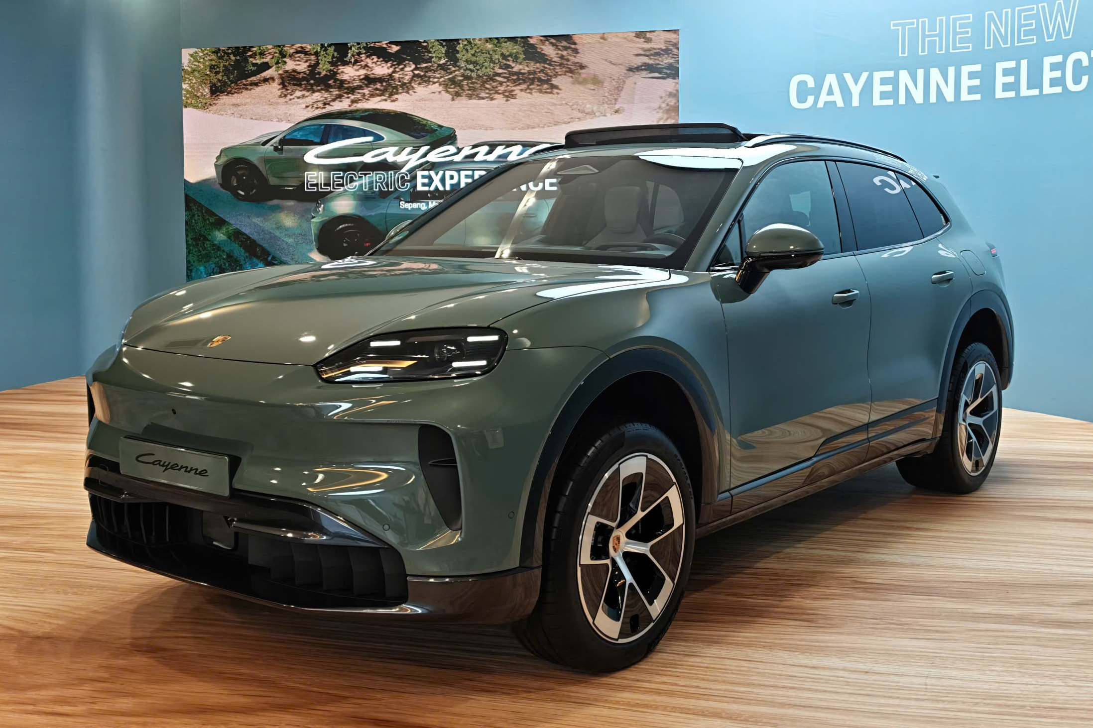 SUV thuan dien Porsche Cayenne Electric co gi ma gia 4,72 ty dong? hinh anh