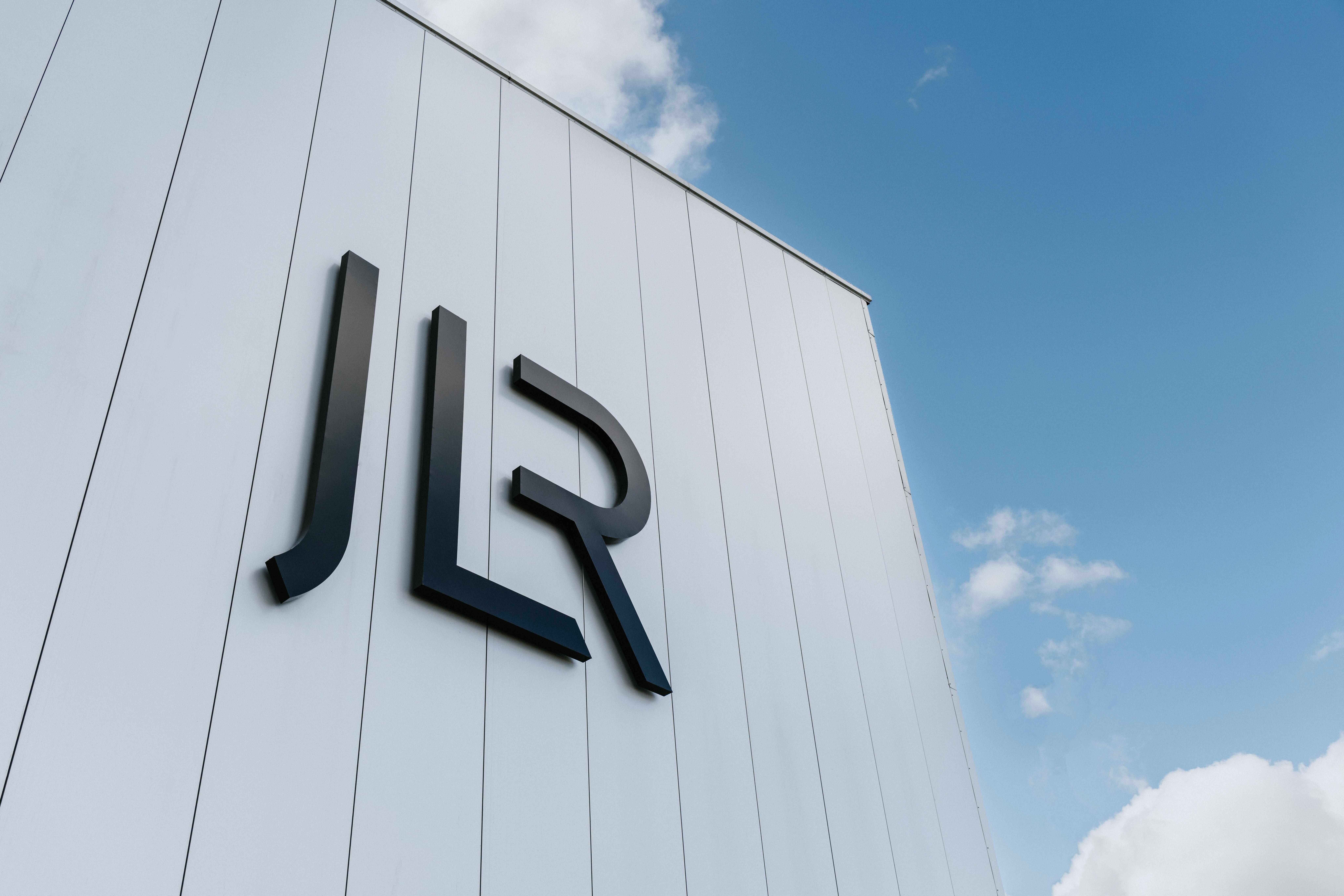 jaguar land rover,  jlr,  my,  trung quoc,  tata,  tata motors,  co phieu,  loi nhuan,  range rover,  defender,  discovery,  jaguar,  land rover anh 1