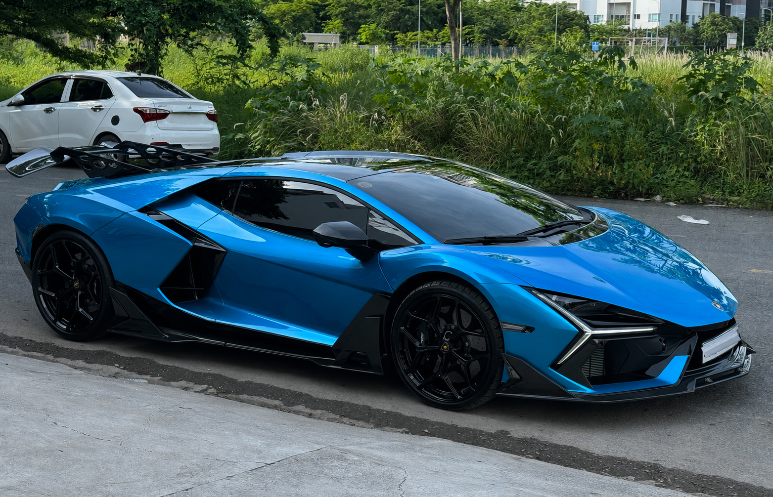 Sieu xe Lamborghini Revuelto thu 2 tai Viet Nam xuat hien hinh anh