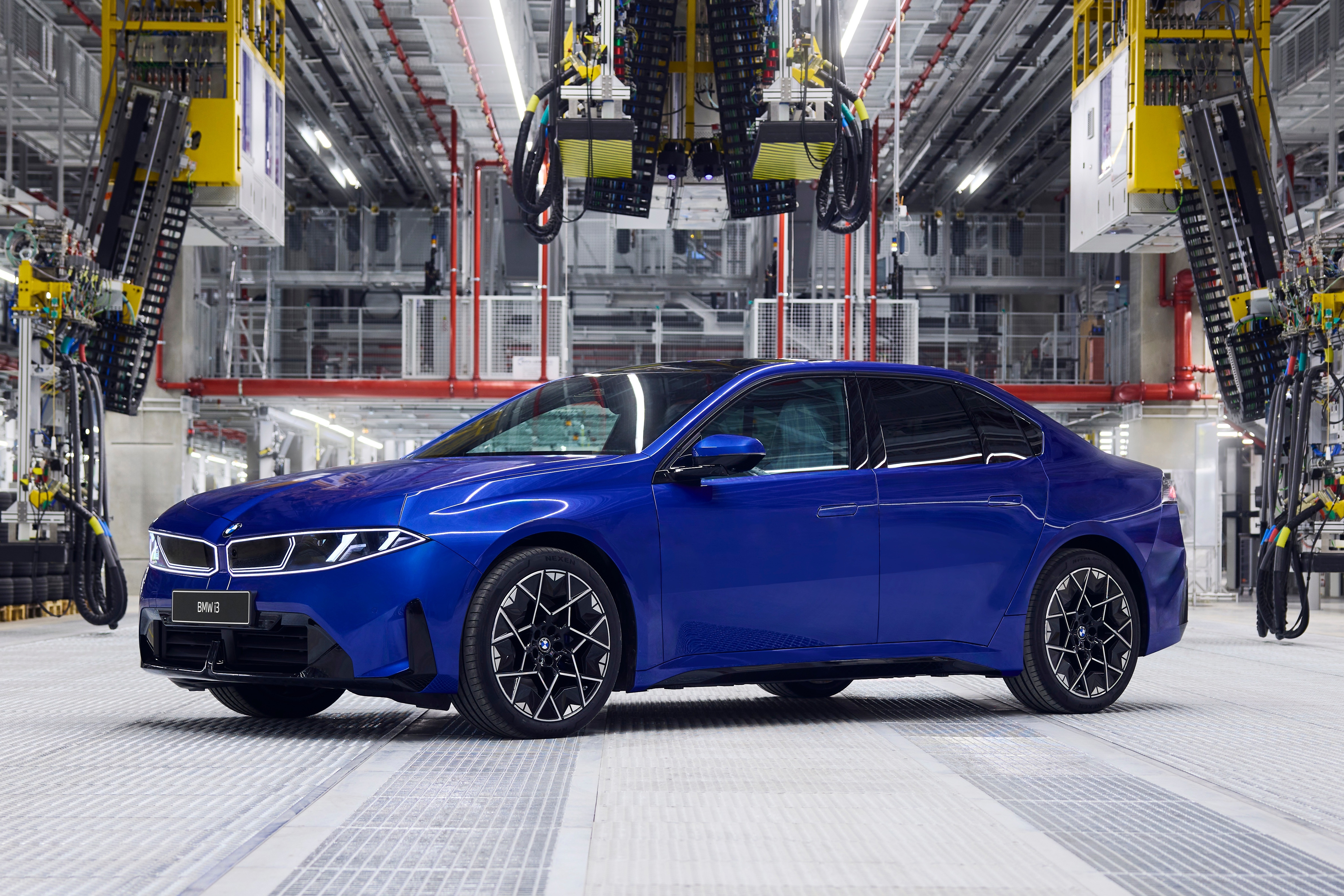 BMW 'chuan bi tinh than' cho nhan vien sau khi loi nhuan xuong thap hinh anh