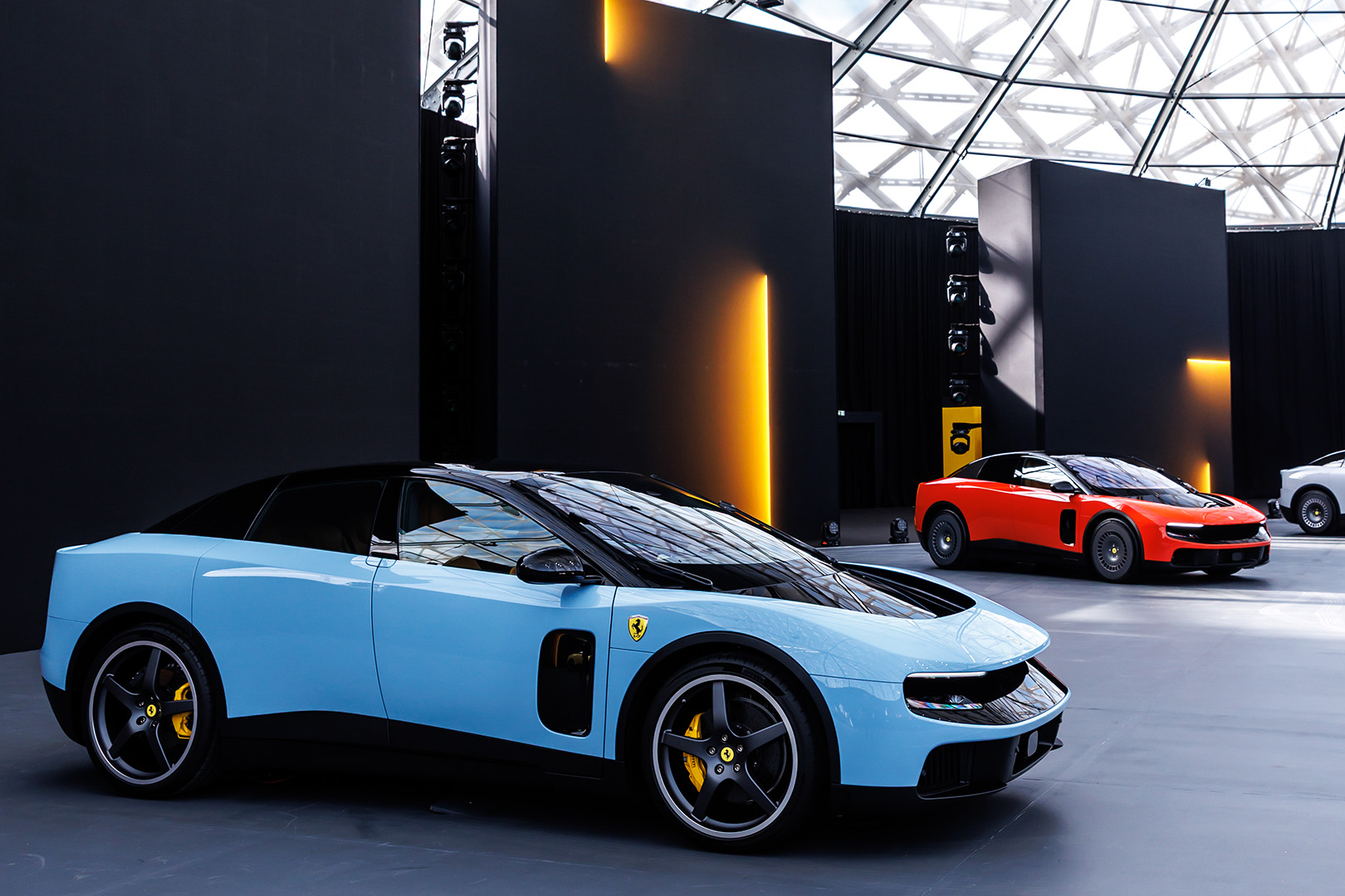 Ferrari: 'Khong co chuyen mua xe dien Ferrari Luce de duoc uu tien' hinh anh