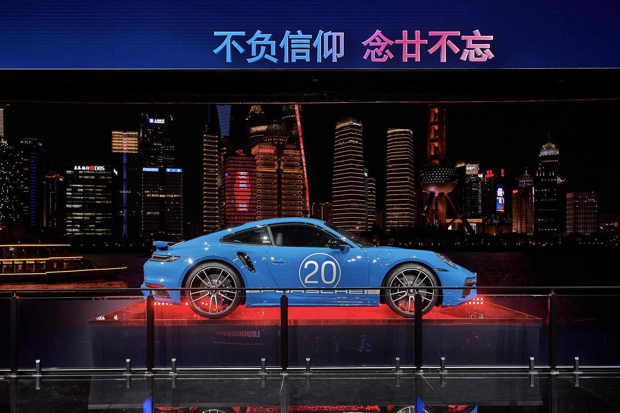 trung quoc,  thuan dien,  911,  porsche 911,  cayenne,  cayenne electric,  porsche anh 4