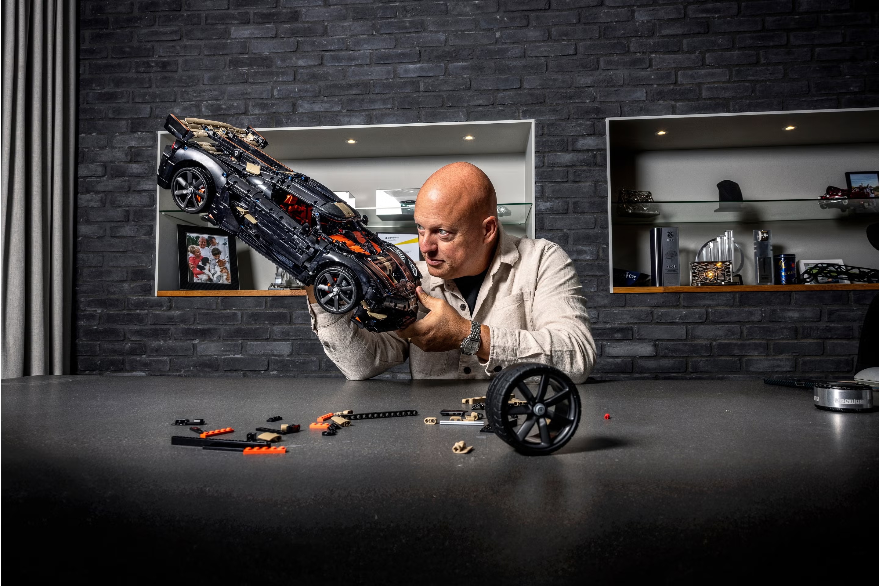 koenigsegg,  sieu xe,  hypercar,  ferrari,  ev,  xe dien,  xe xang,  Christian von Koenigsegg,  thuan dien anh 2