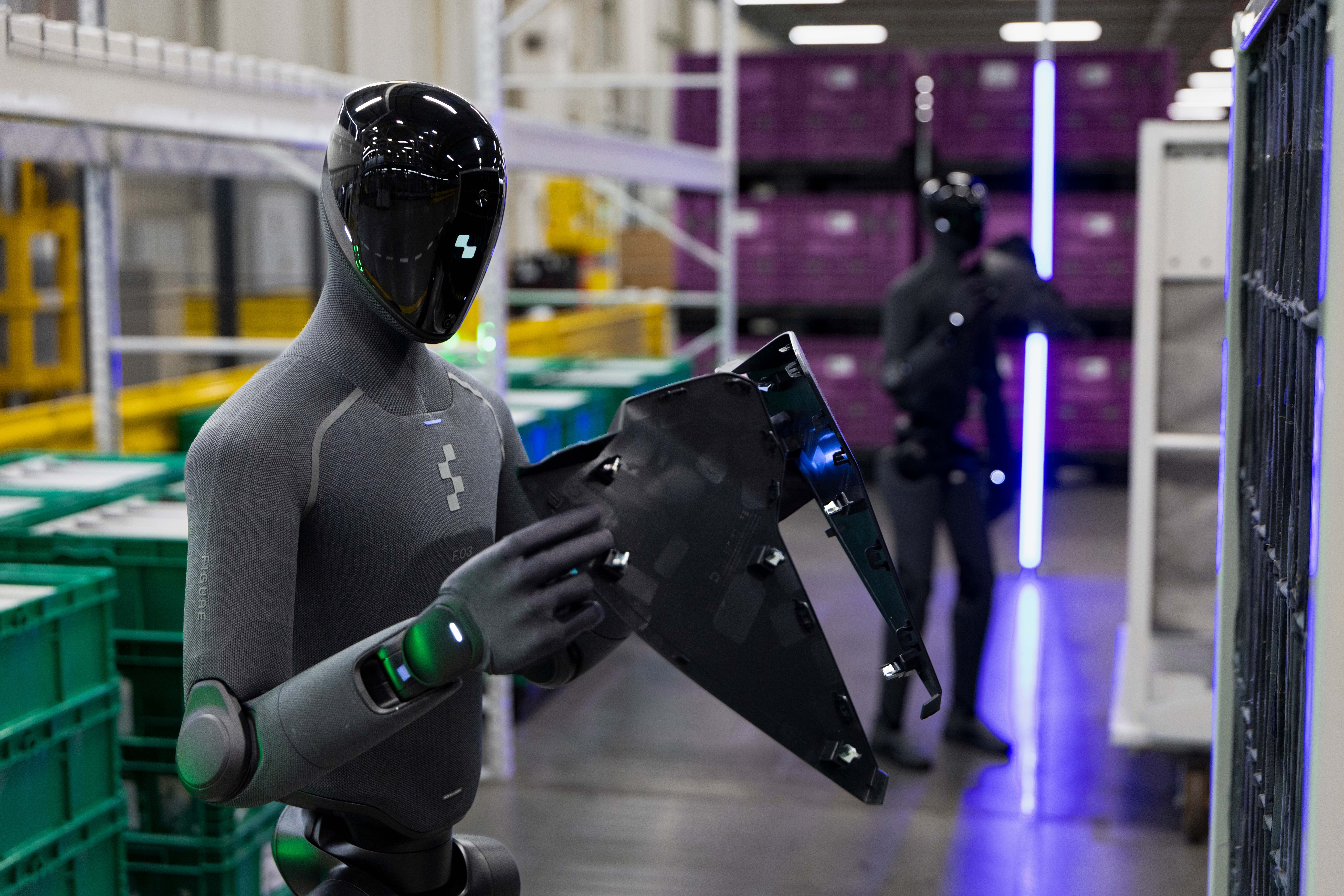 BMW dua robot hinh nguoi lam viec tai nha may o My hinh anh