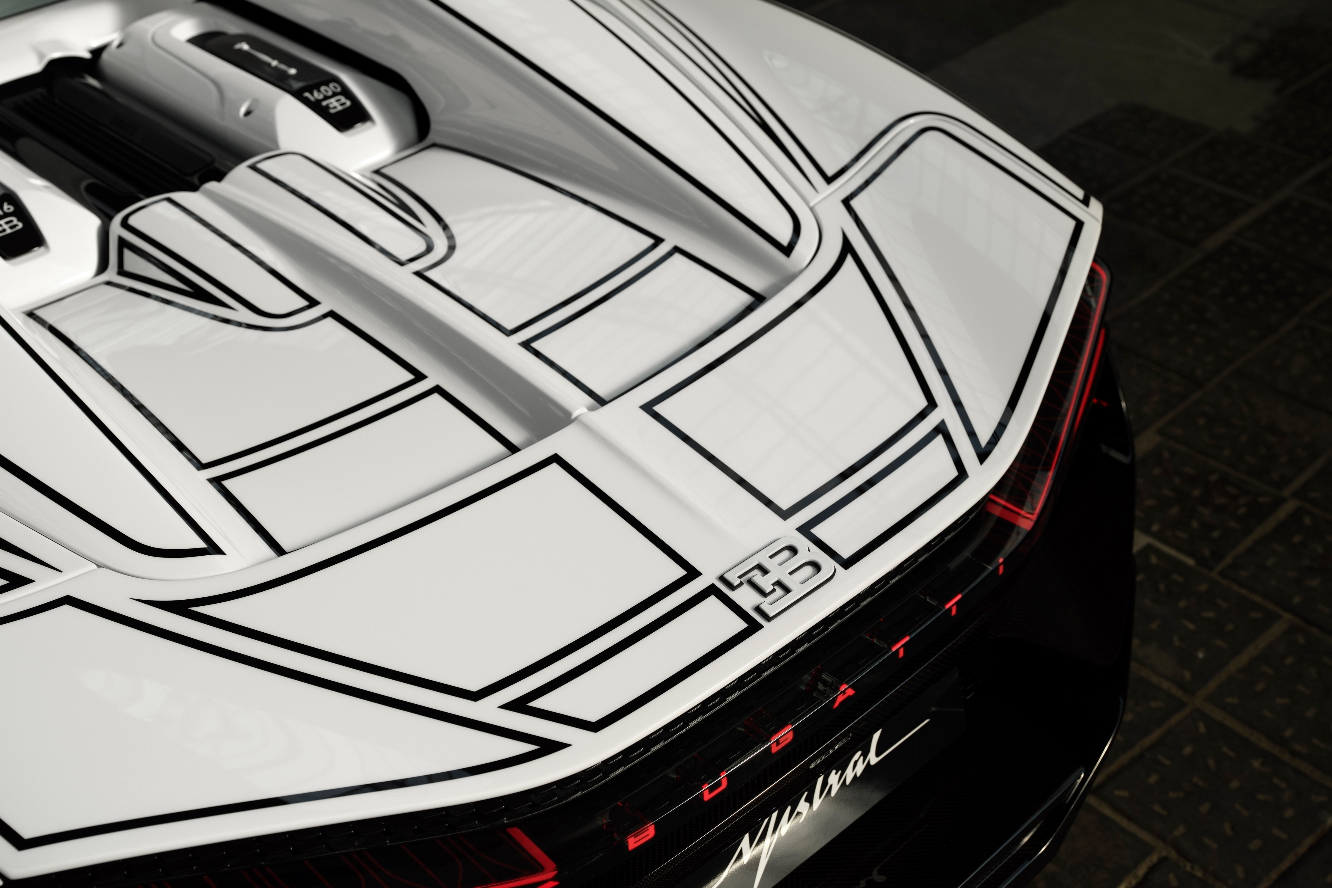 Bugatti W16 Mistral,  Blanc Eternel,  Bugatti,  W16 Mistral Blanc Eternel,  sieu xe,  hypercar,  W16 Mistral,  gom su,  gom,  su,  duc,  phap anh 20