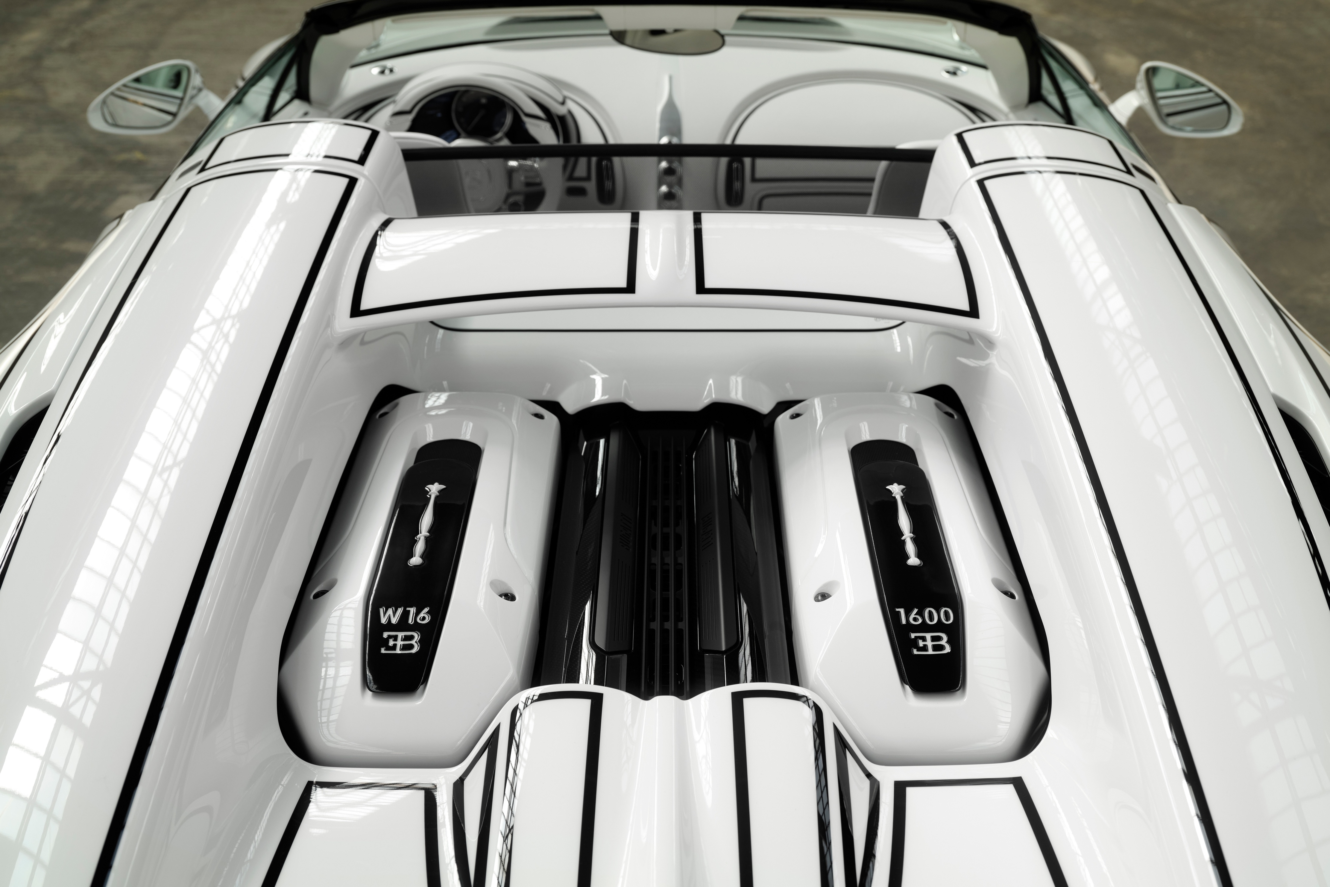 Bugatti W16 Mistral,  Blanc Eternel,  Bugatti,  W16 Mistral Blanc Eternel,  sieu xe,  hypercar,  W16 Mistral,  gom su,  gom,  su,  duc,  phap anh 14