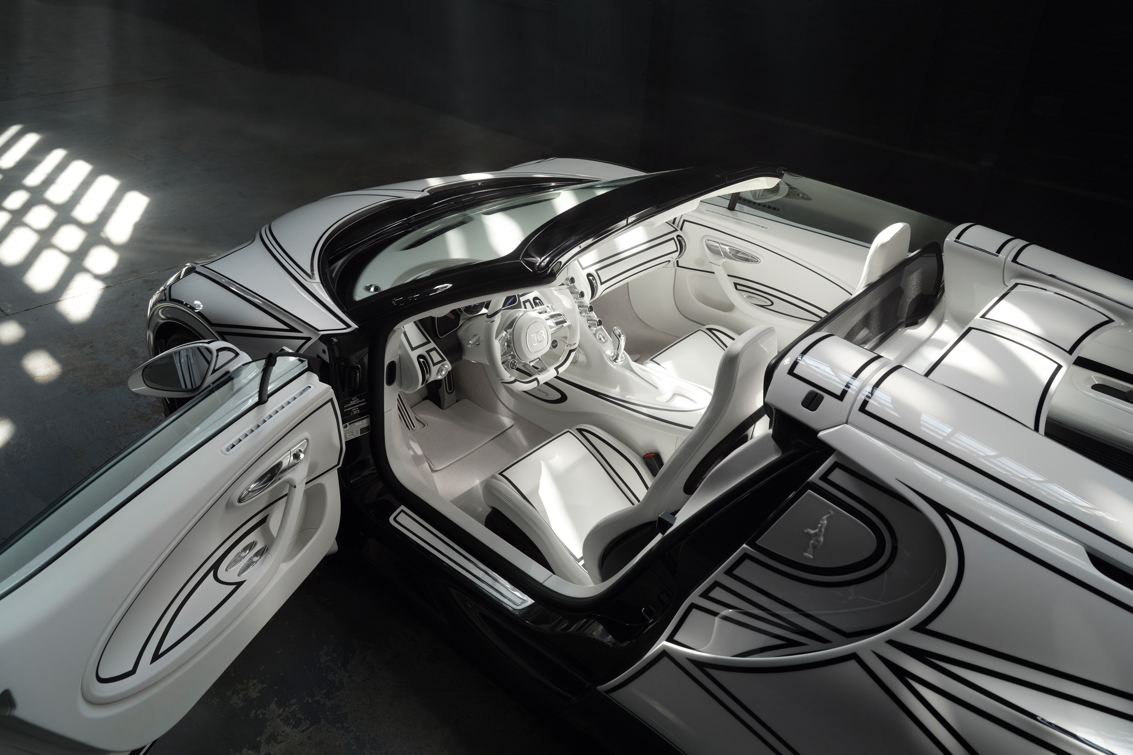 Bugatti W16 Mistral,  Blanc Eternel,  Bugatti,  W16 Mistral Blanc Eternel,  sieu xe,  hypercar,  W16 Mistral,  gom su,  gom,  su,  duc,  phap anh 9