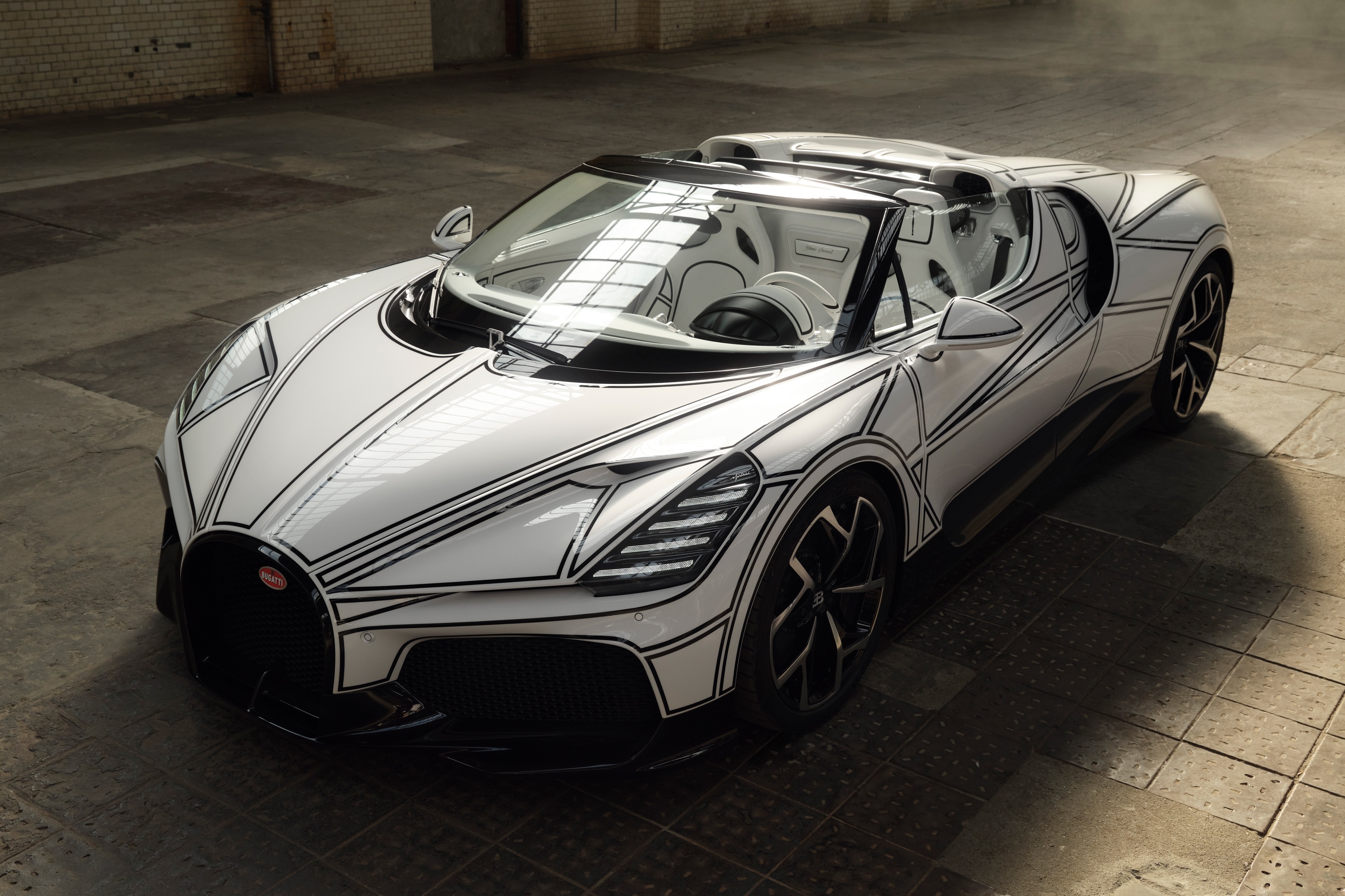 Bugatti W16 Mistral,  Blanc Eternel,  Bugatti,  W16 Mistral Blanc Eternel,  sieu xe,  hypercar,  W16 Mistral,  gom su,  gom,  su,  duc,  phap anh 1