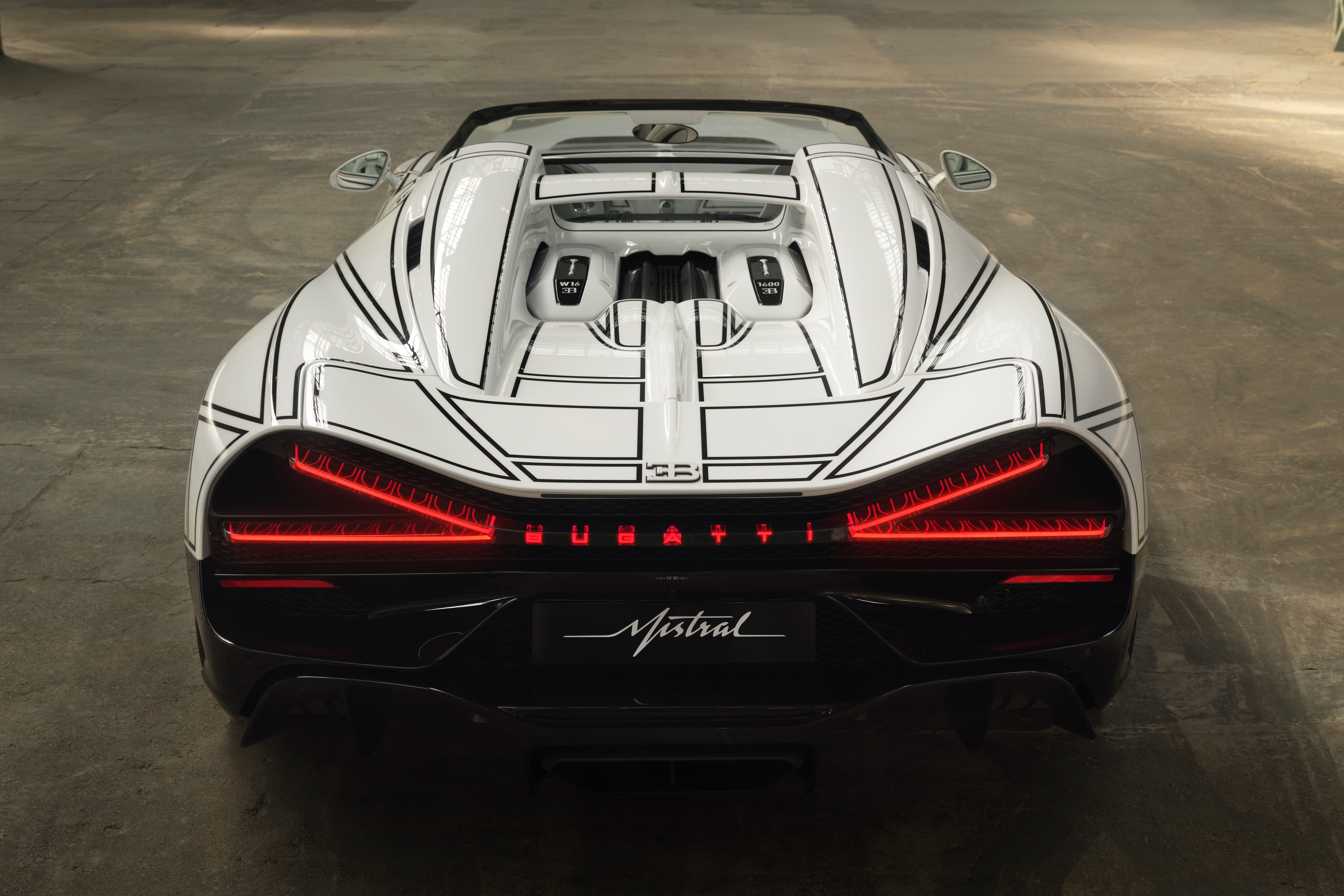 Bugatti W16 Mistral,  Blanc Eternel,  Bugatti,  W16 Mistral Blanc Eternel,  sieu xe,  hypercar,  W16 Mistral,  gom su,  gom,  su,  duc,  phap anh 17