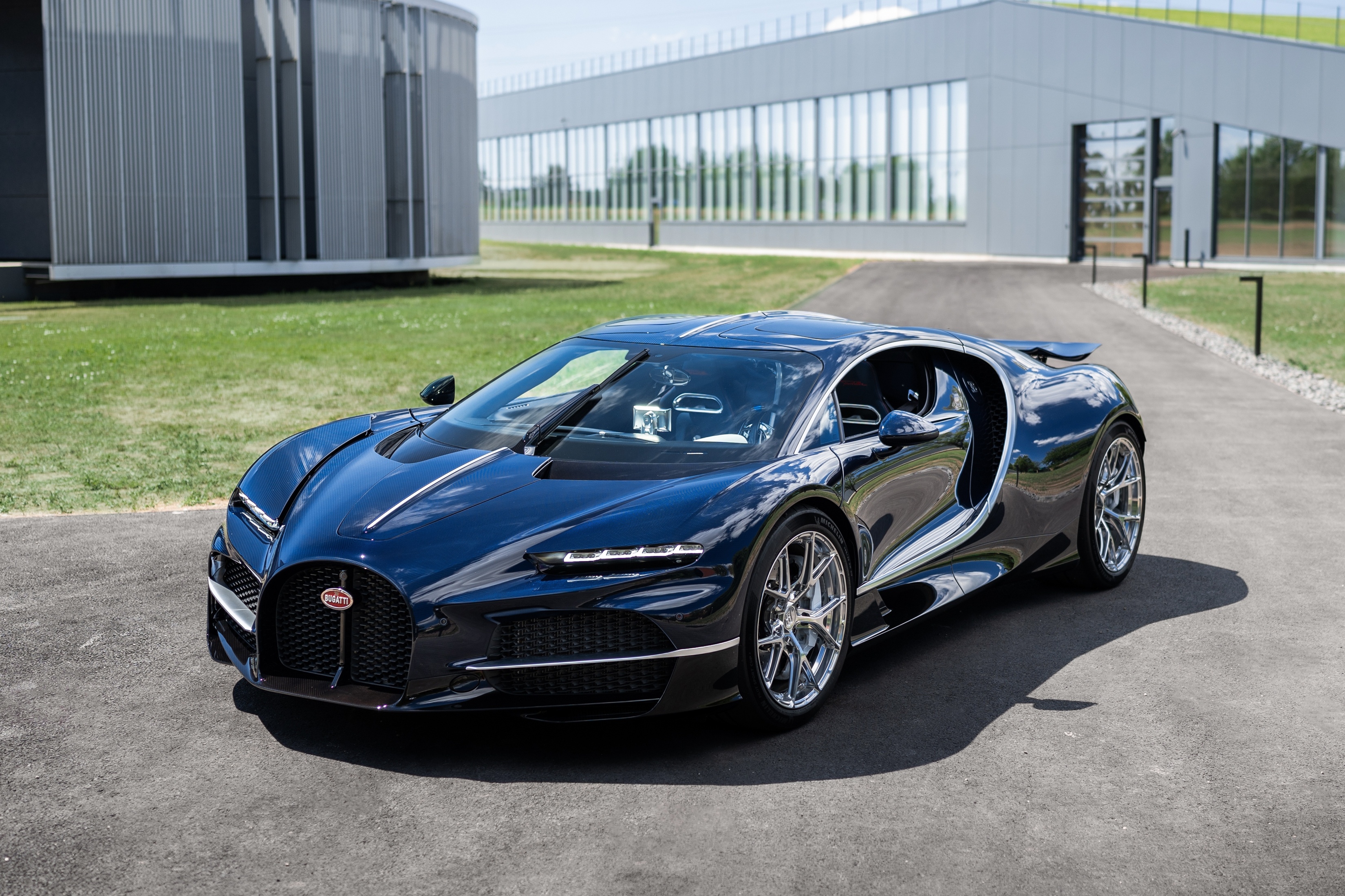 Bugatti mo nha may La Manufacture, chuyen san xuat sieu xe Tourbillon hinh anh
