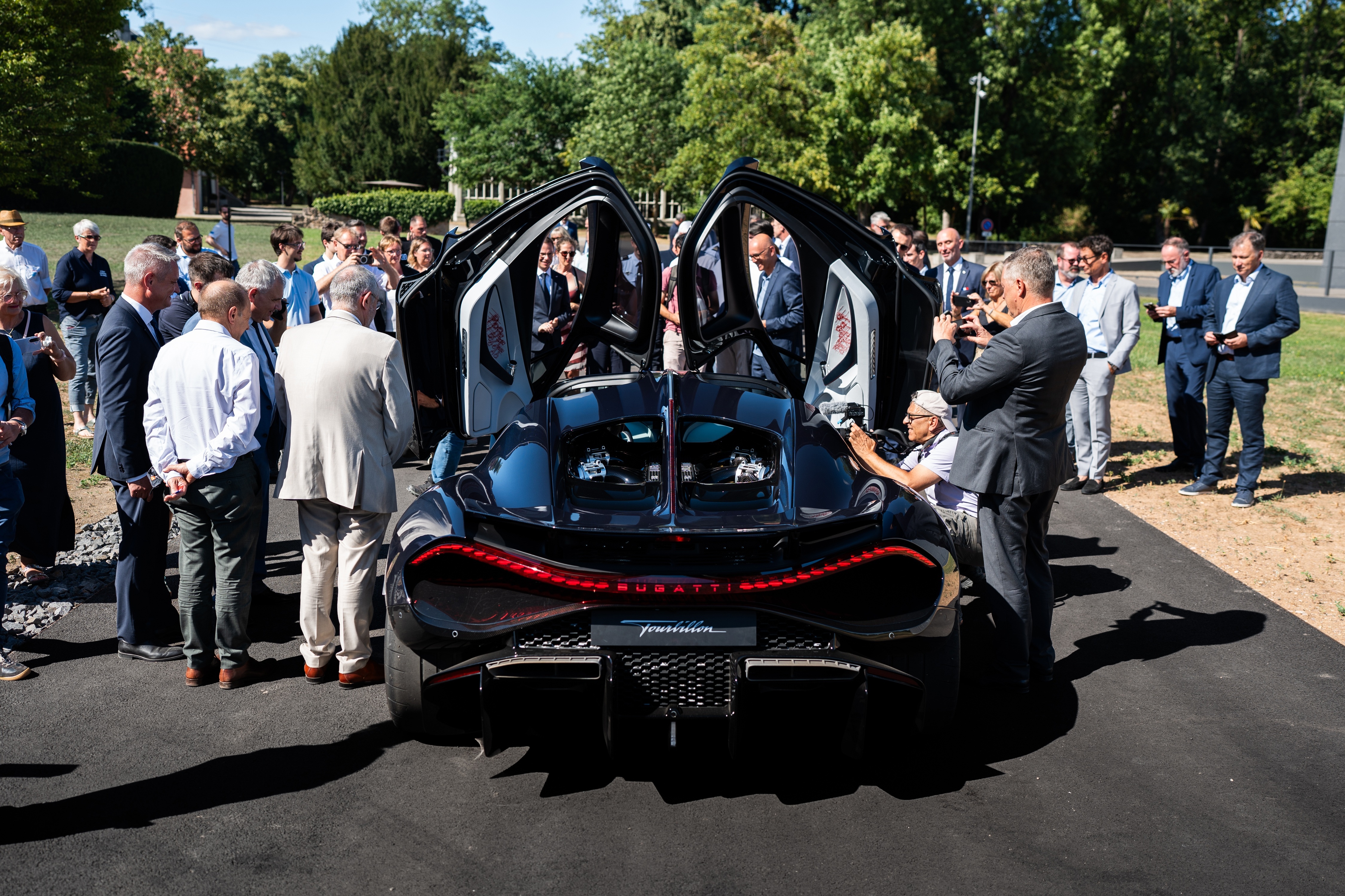 bugatti,  tourbillon,  bugatti tourbillon,  sieu xe,  phap,  La Manufacture,  aterlier anh 7