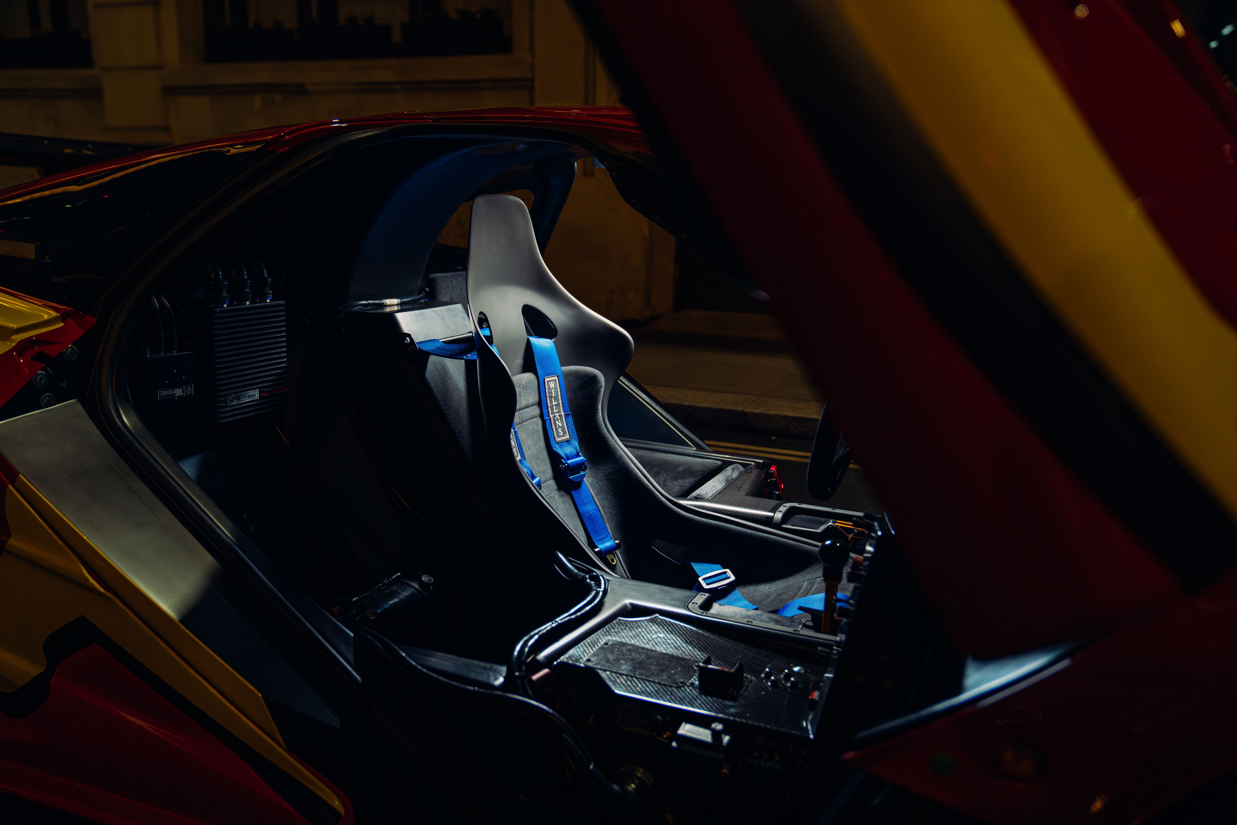 mclaren,  mclaren f1,  mclaren f1 gtr,  f1 gtr,  si&ecirc;u xe,  xe cổ,  nick mason,  đấu gi&aacute; ảnh 9