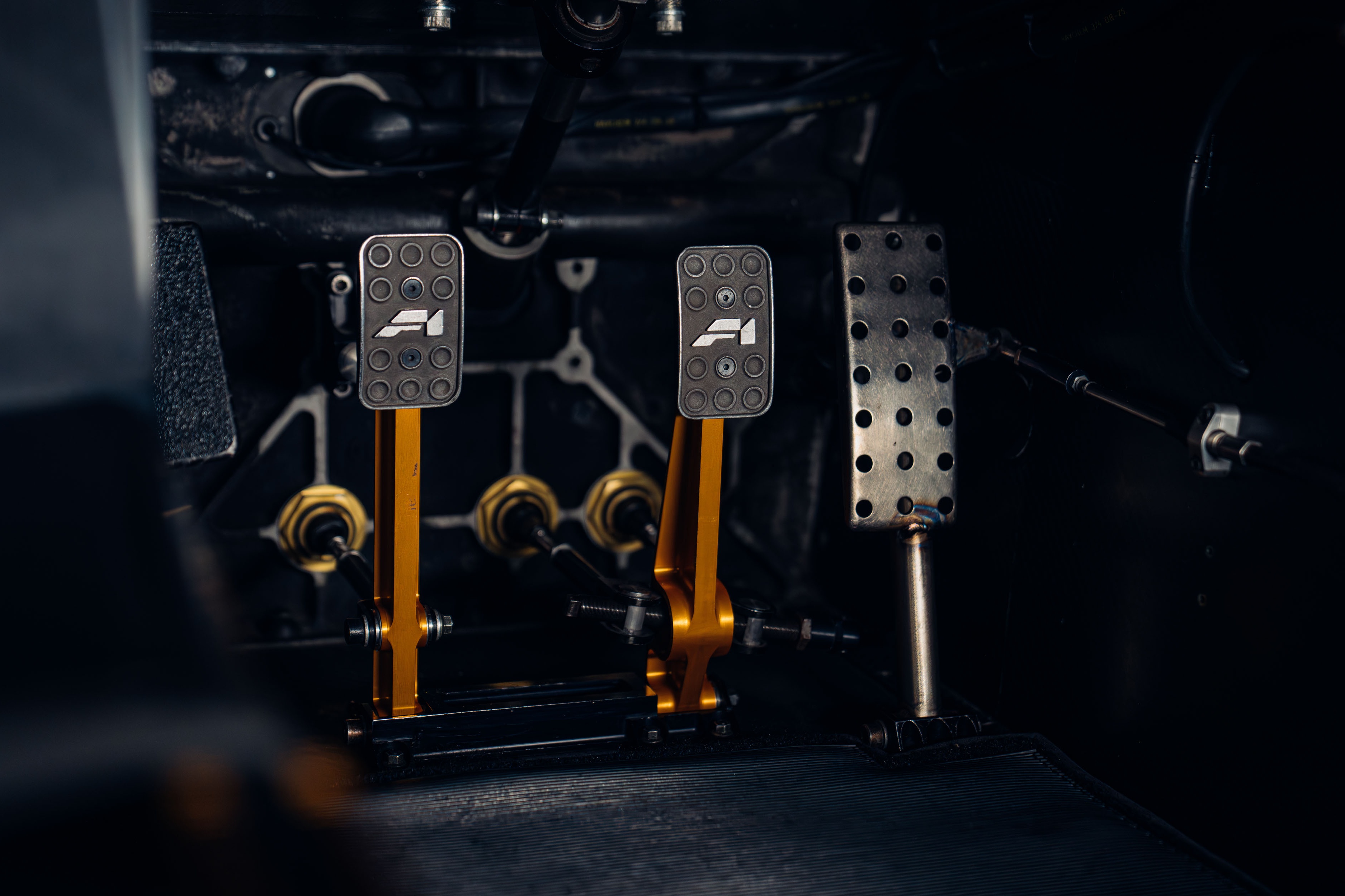 mclaren,  mclaren f1,  mclaren f1 gtr,  f1 gtr,  si&ecirc;u xe,  xe cổ,  nick mason,  đấu gi&aacute; ảnh 11