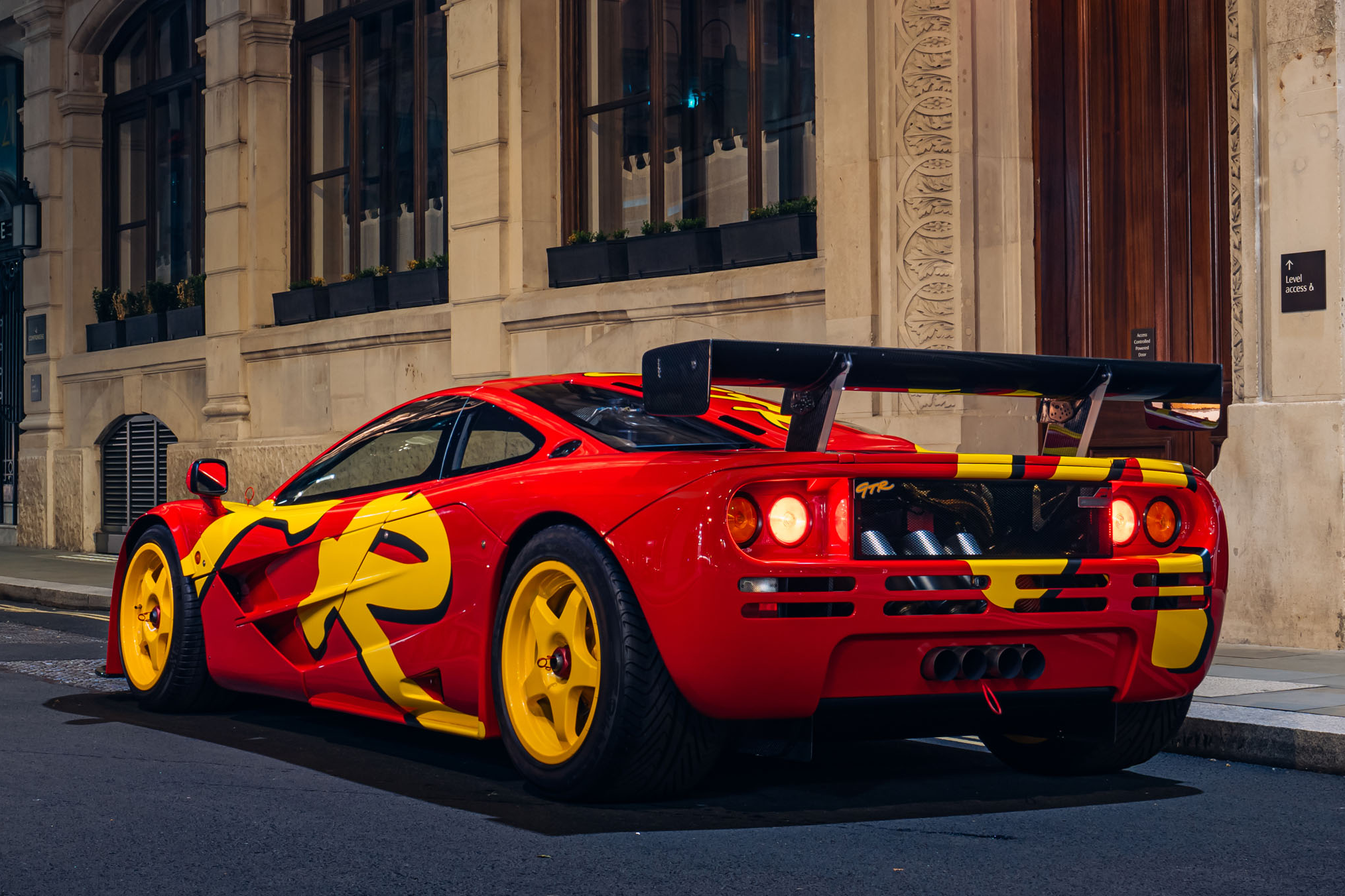 mclaren,  mclaren f1,  mclaren f1 gtr,  f1 gtr,  si&ecirc;u xe,  xe cổ,  nick mason,  đấu gi&aacute; ảnh 2