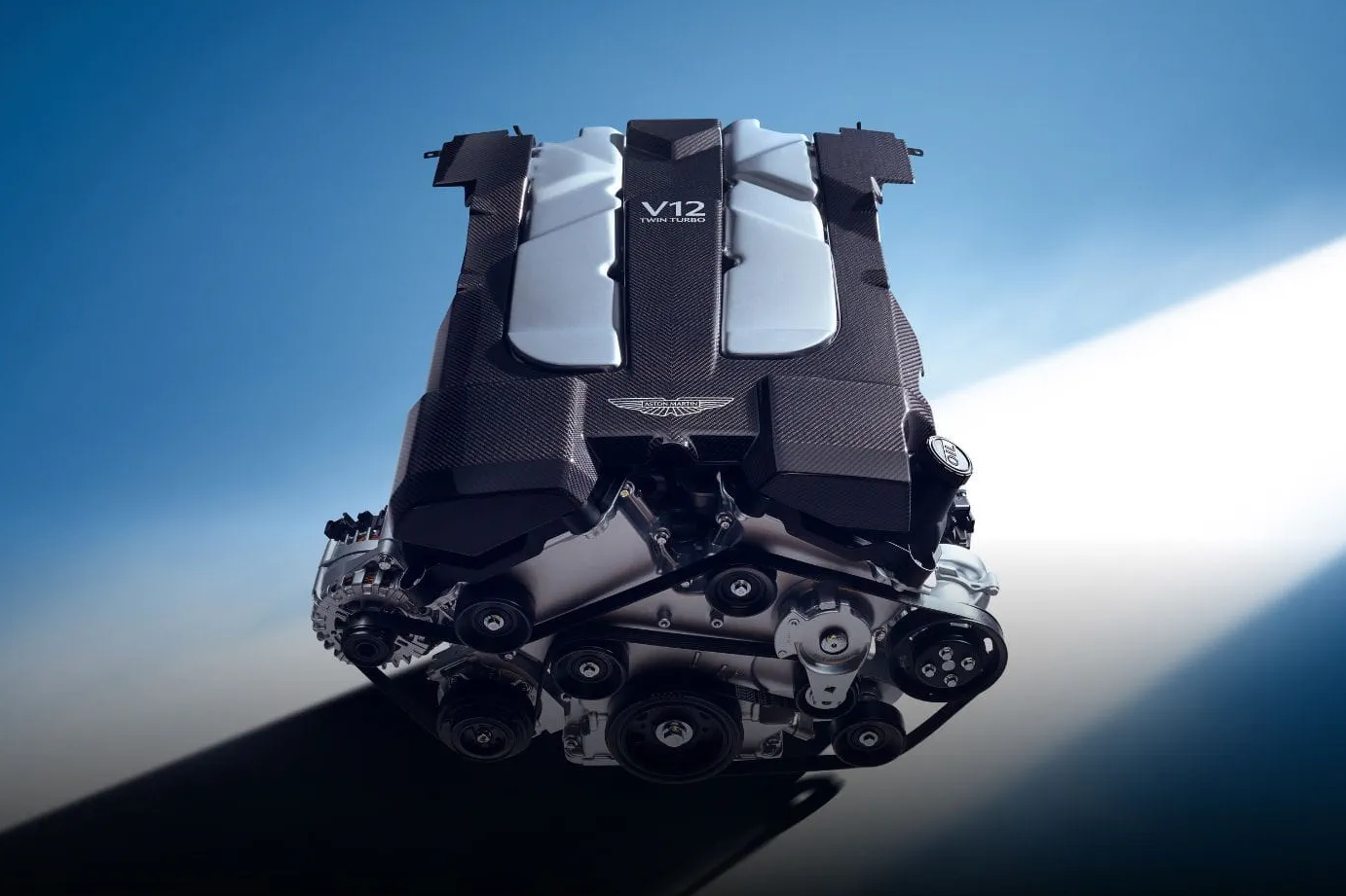 v12,  aston martin,  si&ecirc;u xe,  động cơ,  động cơ v12,  twin-turbo,  Adrian Hallmark,  ch&acirc;u &acirc;u,  mỹ,  xe điện,  xe thuần điện ảnh 1