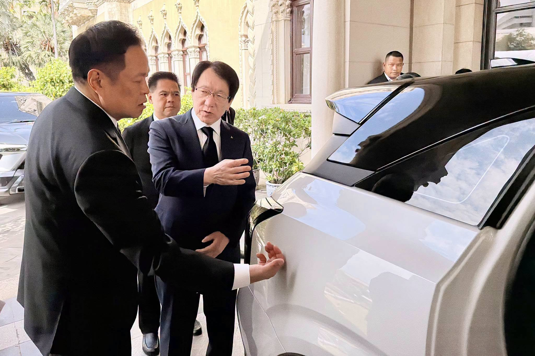 mitsubishi,  th&aacute;i lan,  điện h&oacute;a,  xe điện h&oacute;a,  ev,  trung quốc,  nhật bản,  takao kato,   Anutin Charnvirakul,  đầu tư ảnh 1