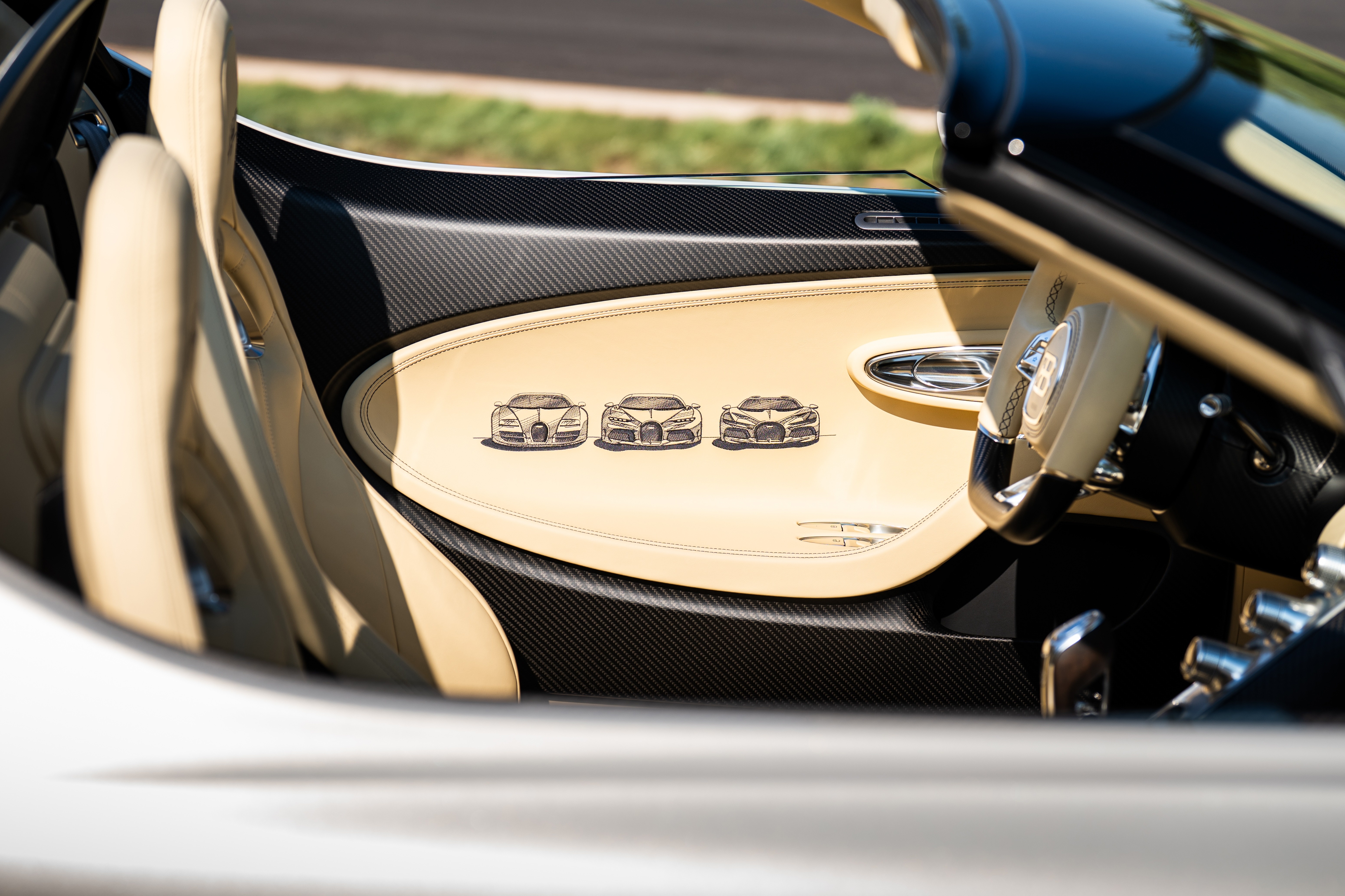 bugatti,  w16,  bugatti w16 mistral,  w16 mistral,  si&ecirc;u xe,  hypercar,  ph&aacute;p,  trung đ&ocirc;ng,  saudi arabia,  tourbillon,  bugatti tourbillon ảnh 5
