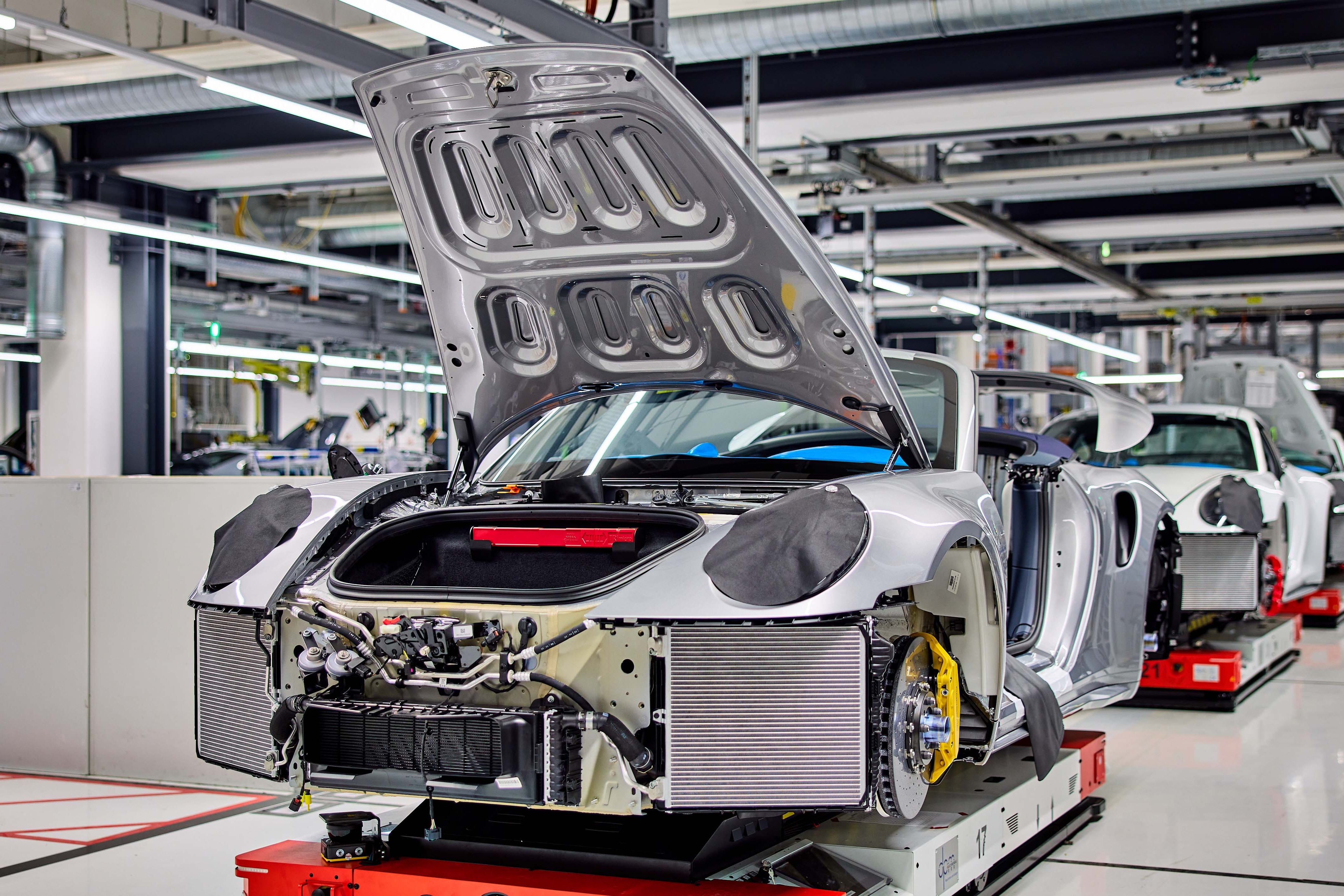 porsche,  cắt giảm,  việc l&agrave;m,  trung quốc,  ch&acirc;u &acirc;u,  xe điện,  đức,  mercedes,  bmw,  audi,  mercedes-benz ảnh 2