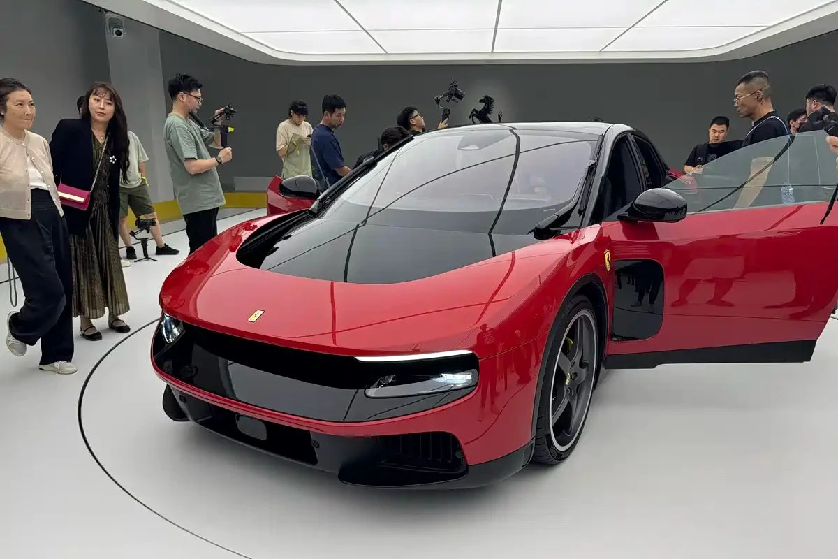 Siêu xe điện Ferrari Luce đạt mục tiêu doanh số