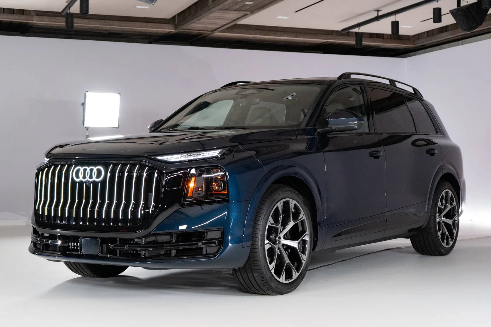 audi q9,  audi,  q9,  suv,  mercedes,  mercedes-benz,  bmw,  gls,  x7,  lexus,  lx,  tay nắm cửa,  trung quốc,  đức ảnh 2