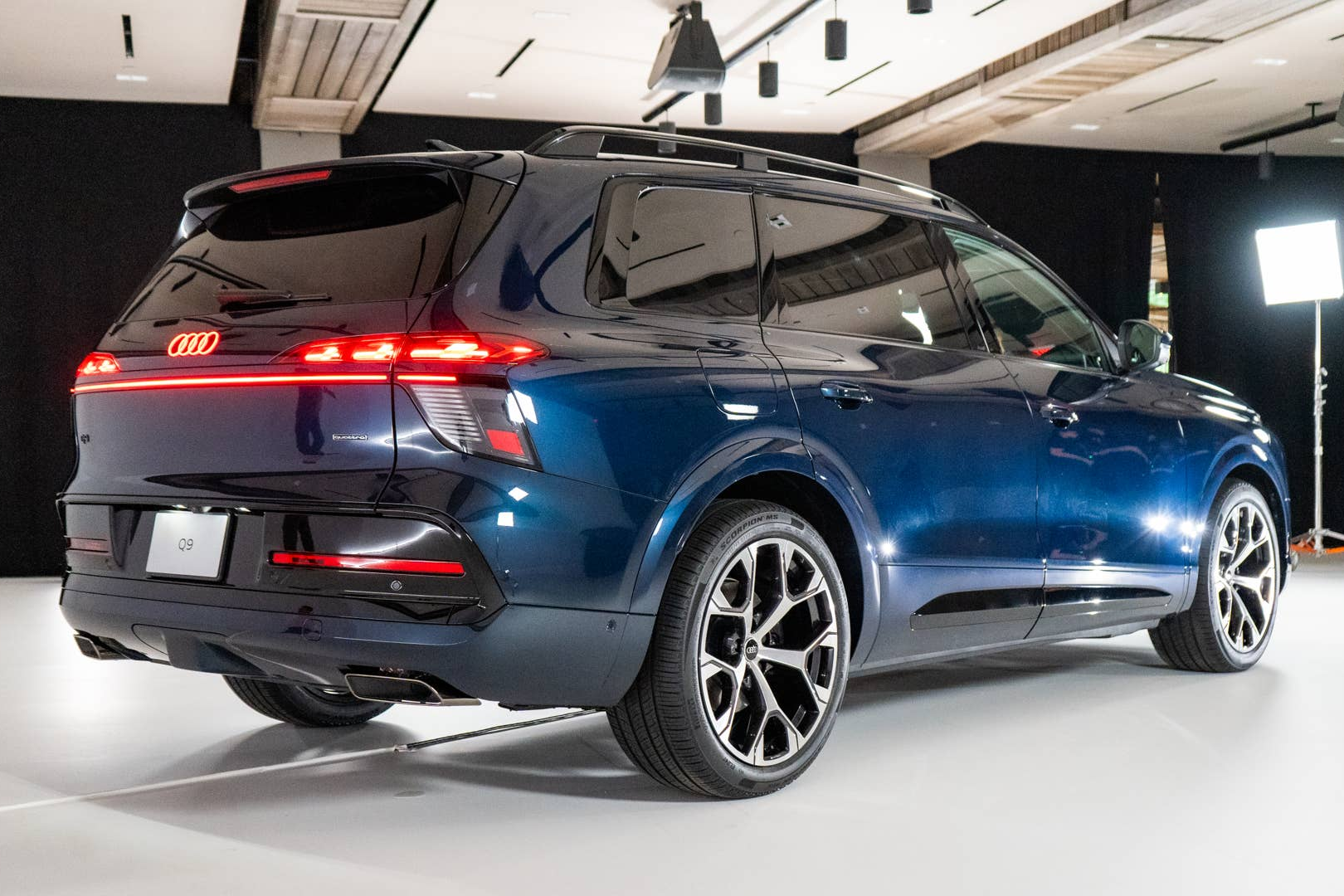audi q9,  audi,  q9,  suv,  mercedes,  mercedes-benz,  bmw,  gls,  x7,  lexus,  lx,  tay nắm cửa,  trung quốc,  đức ảnh 4