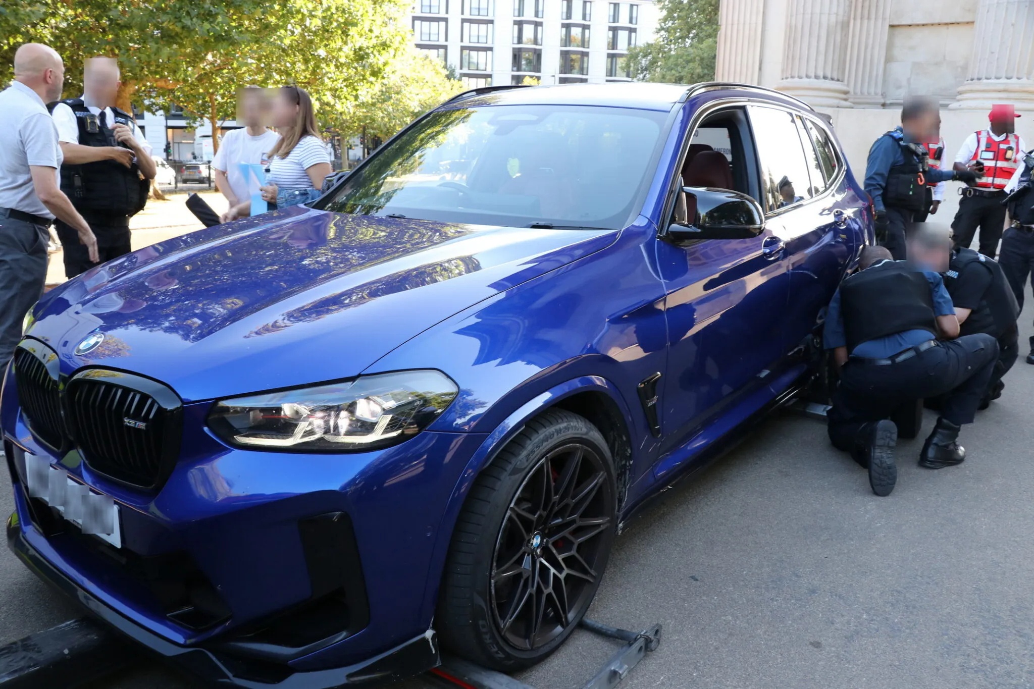 cảnh s&aacute;t,  si&ecirc;u xe,  tịch thu,  anh,  london,  cảnh s&aacute;t anh,  ferrari,  lamborghini,  porsche,  toyota,  rolls-royce,  mclaren,  bmw,  mercedes,  mercedes-benz,  land rover,  trung đ&ocirc;ng ảnh 15