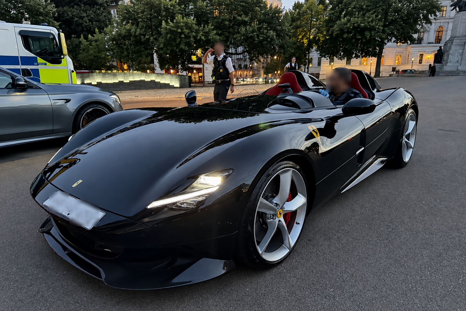 si&ecirc;u xe,  anh,  trung đ&ocirc;ng,  lamborghini,  ferrari,  range rover,  cảnh s&aacute;t,  tạm giữ,  Operation Noisy Car ảnh 1