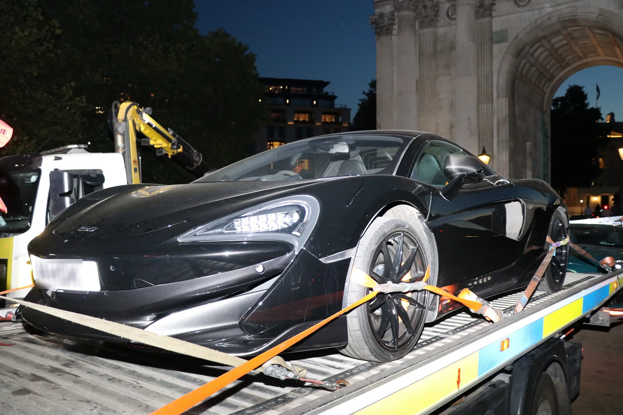 cảnh s&aacute;t,  si&ecirc;u xe,  tịch thu,  anh,  london,  cảnh s&aacute;t anh,  ferrari,  lamborghini,  porsche,  toyota,  rolls-royce,  mclaren,  bmw,  mercedes,  mercedes-benz,  land rover,  trung đ&ocirc;ng ảnh 11