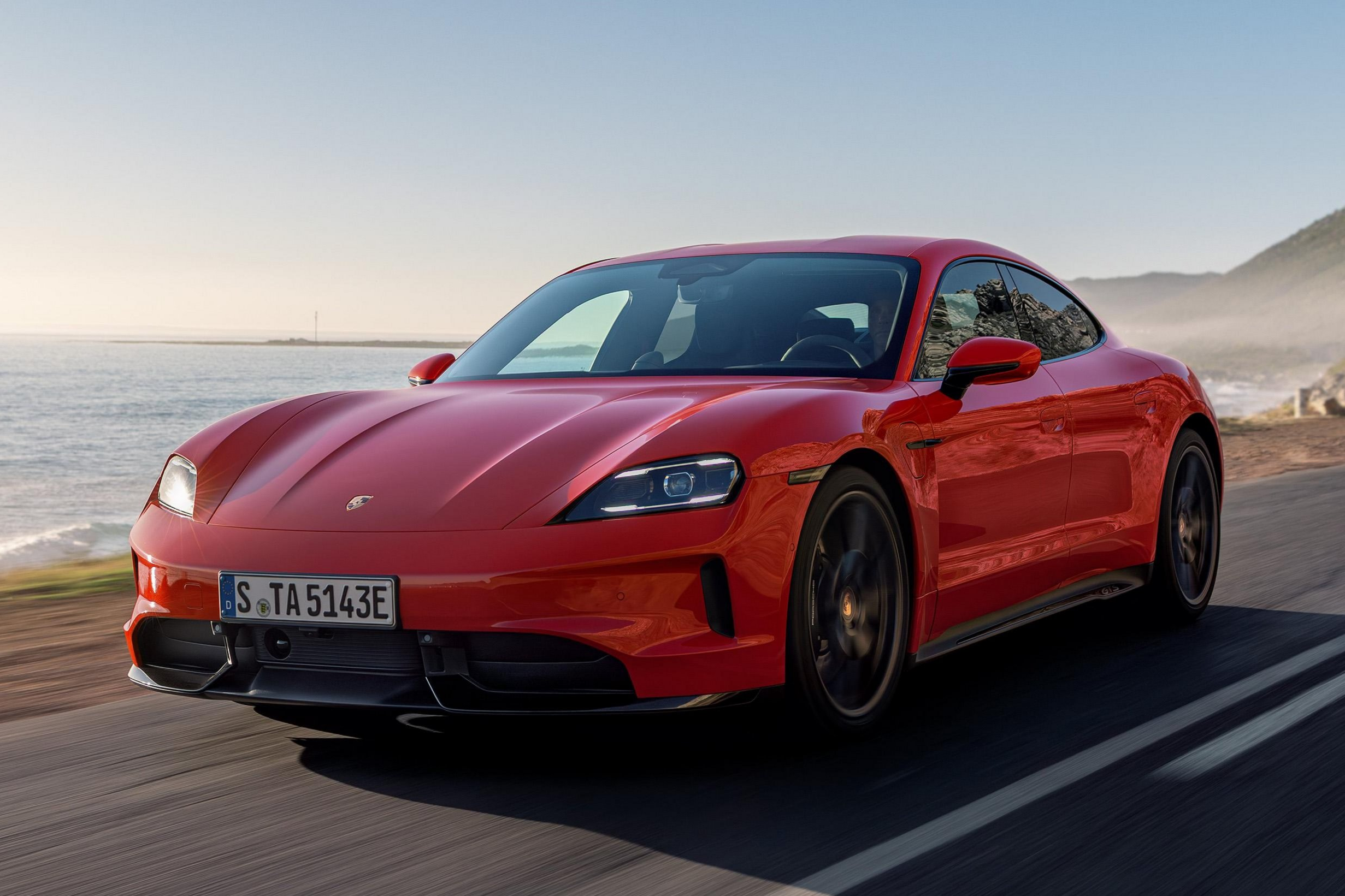 Porsche Taycan bị khai tử hay sẽ là chu kỳ thành công mới?