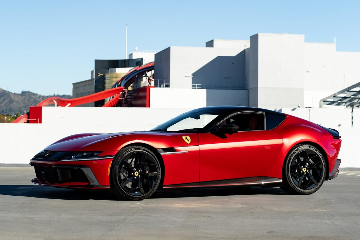 ferrari 12cilindri,  ferrari,  12cilindri,  việt nam,  si&ecirc;u xe,  đầu ti&ecirc;n,  Rosso Imola ảnh 3
