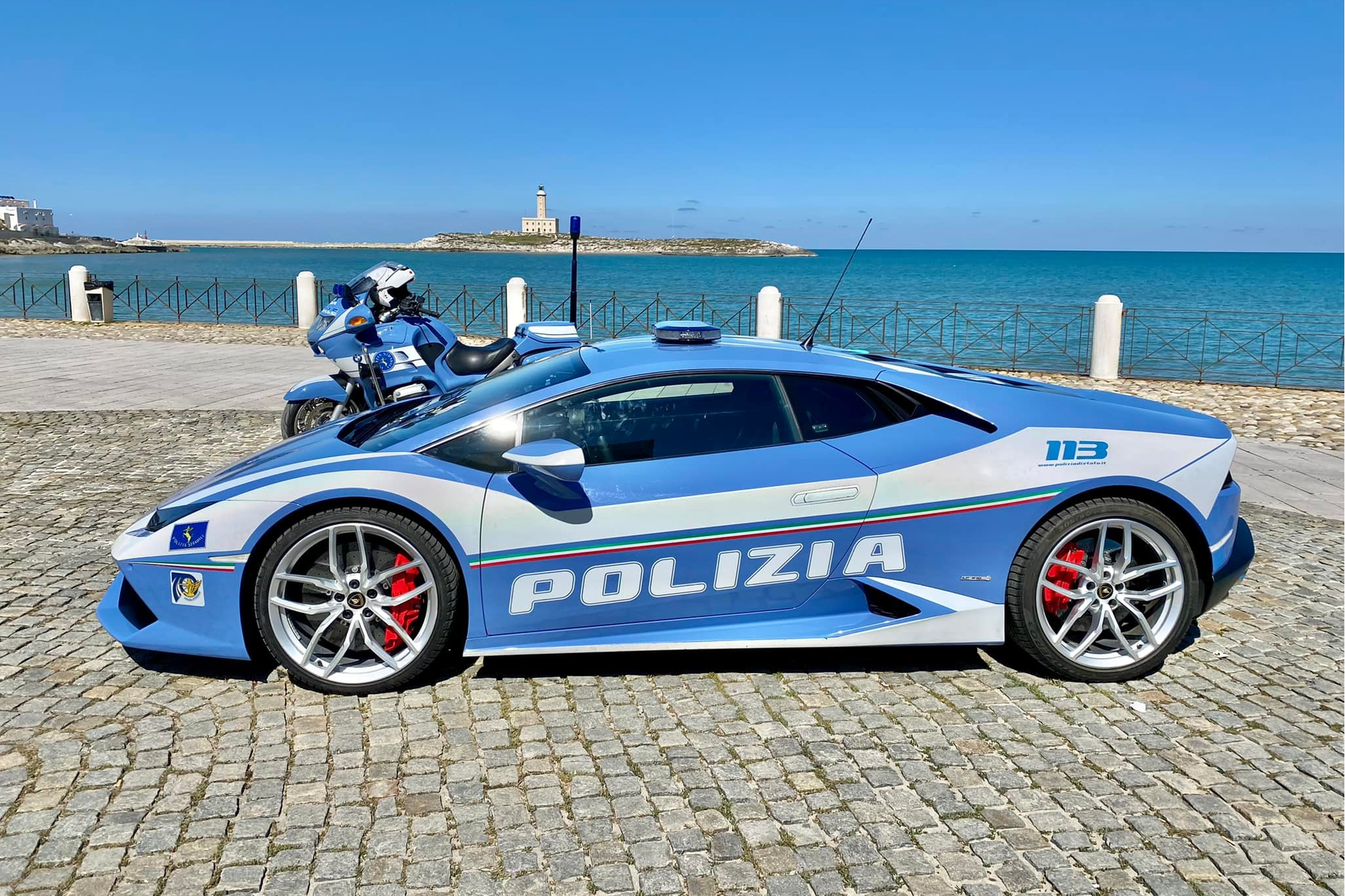 lamborghini,  cảnh s&aacute;t,  cảnh s&aacute;t italy,  italy,  si&ecirc;u xe,  huracan,  gallardo,  temerario,  urus,  urus performante ảnh 9