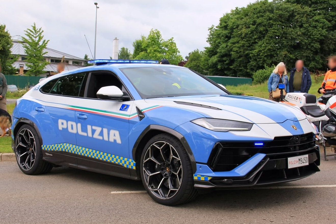 lamborghini,  cảnh s&aacute;t,  cảnh s&aacute;t italy,  italy,  si&ecirc;u xe,  huracan,  gallardo,  temerario,  urus,  urus performante ảnh 10