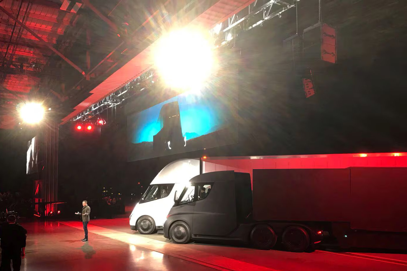 tesla semi,  tesla,  semi,  elon musk,  thuần điện,  đầu k&eacute;o,  đầu k&eacute;o điện ảnh 2
