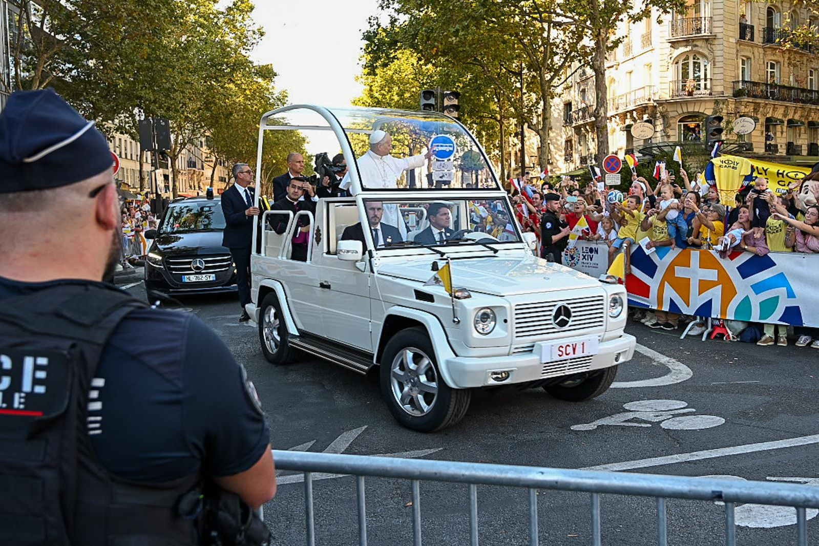 gi&aacute;o ho&agrave;ng,  gi&aacute;o ho&agrave;ng leo xiv,  mercedes,  mercedes-benz,  g-class,  g 500,  papamobile,  popemobile,  suv,  g 580,  xe điện ảnh 6