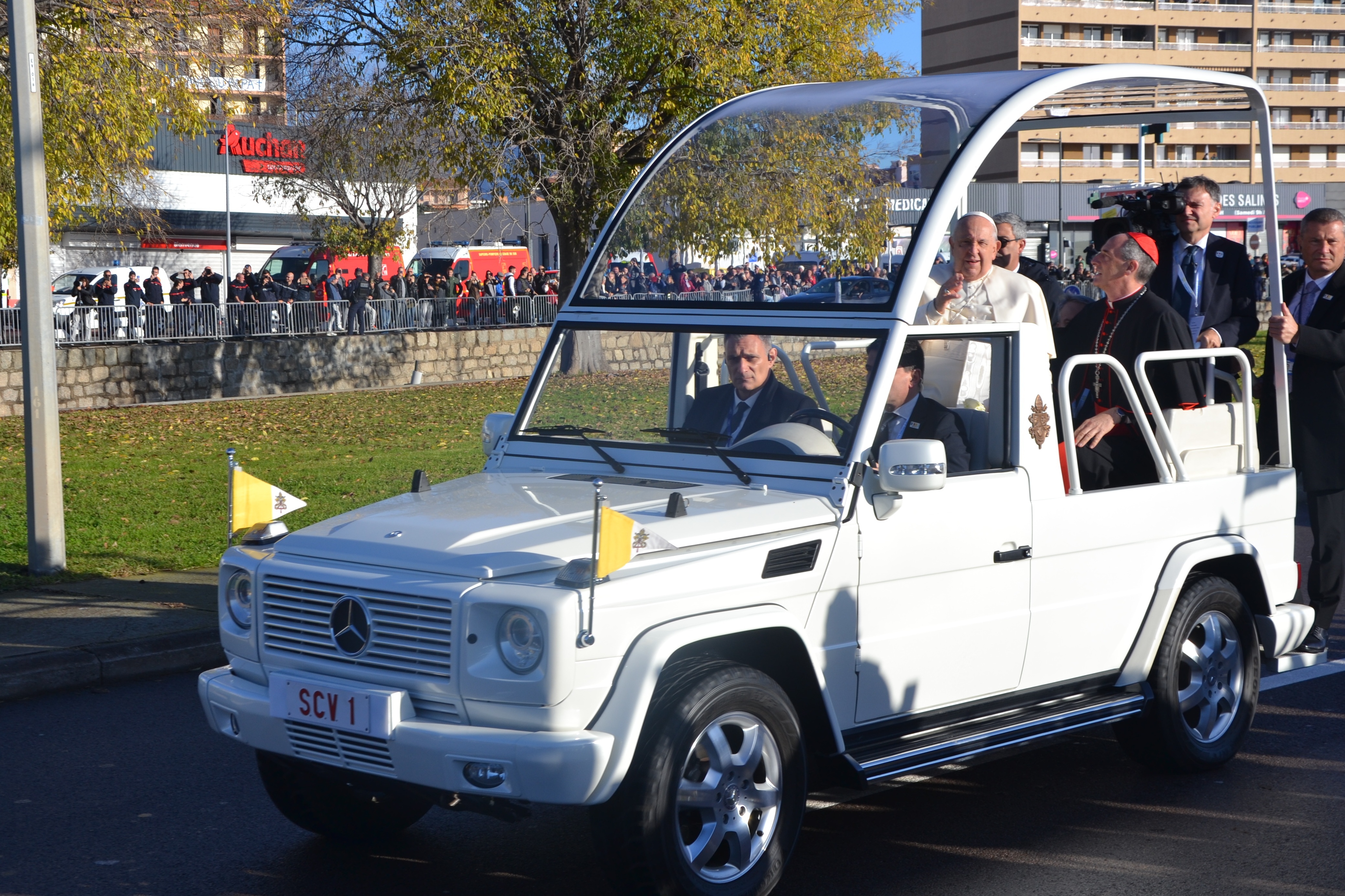 gi&aacute;o ho&agrave;ng,  gi&aacute;o ho&agrave;ng leo xiv,  mercedes,  mercedes-benz,  g-class,  g 500,  papamobile,  popemobile,  suv,  g 580,  xe điện ảnh 2