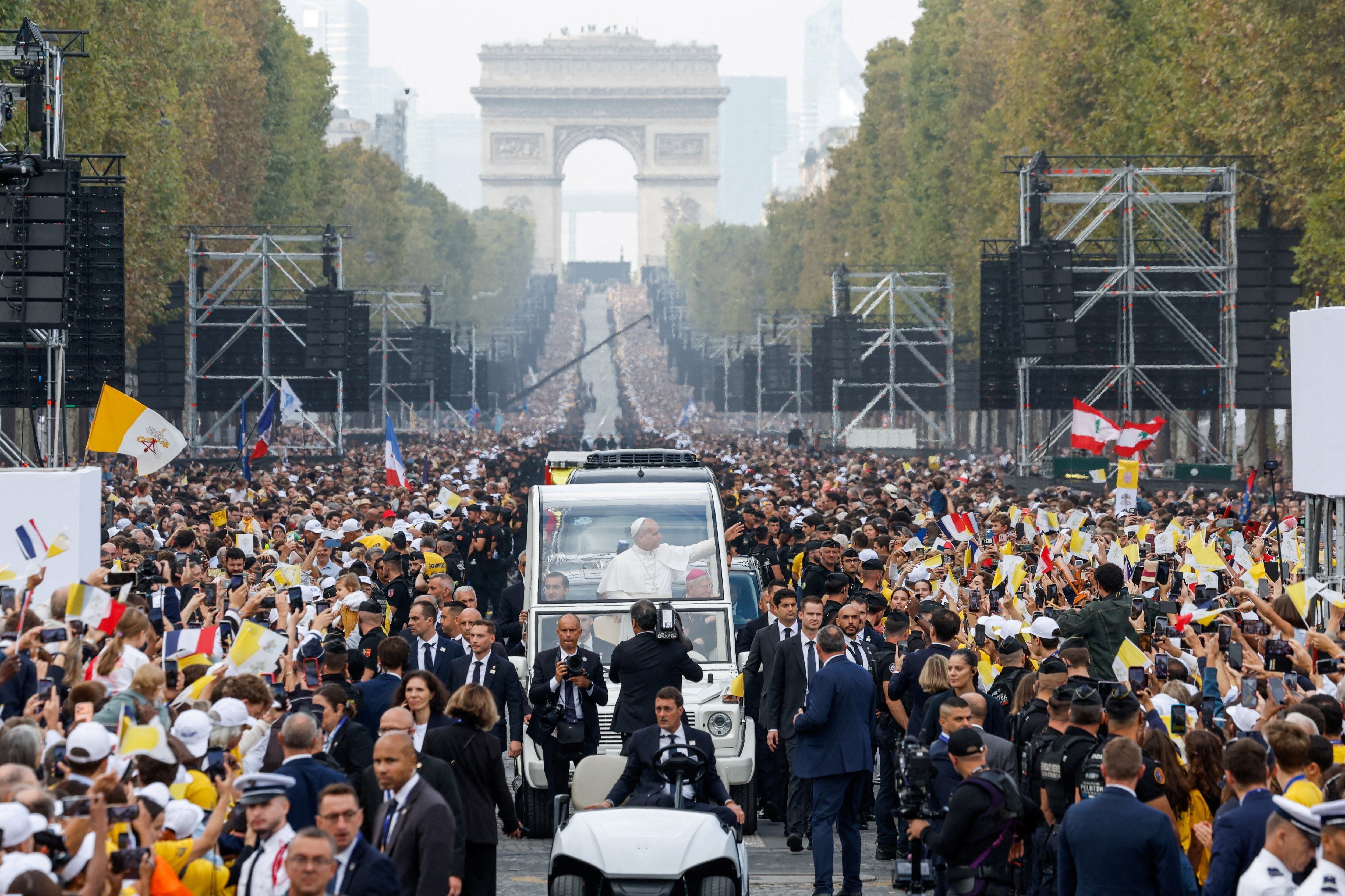 gi&aacute;o ho&agrave;ng,  gi&aacute;o ho&agrave;ng leo xiv,  mercedes,  mercedes-benz,  g-class,  g 500,  papamobile,  popemobile,  suv,  g 580,  xe điện ảnh 1