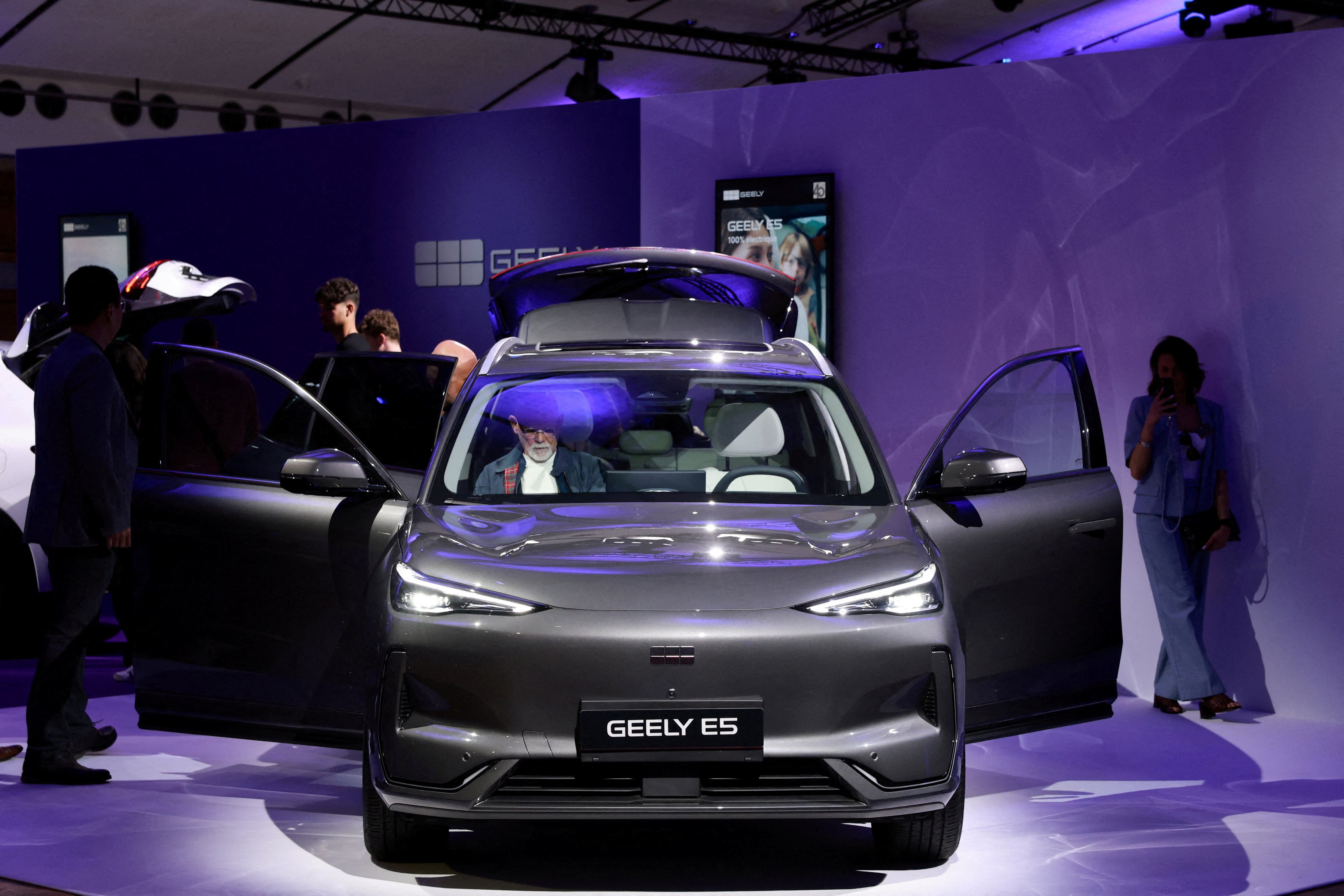 xe trung quốc,  trung quốc,  canada,  mỹ,  mercedes,  ev,  đức,  bắc kinh,  thượng viện,  hạ viện,  quốc hội,  xe điện ảnh 3