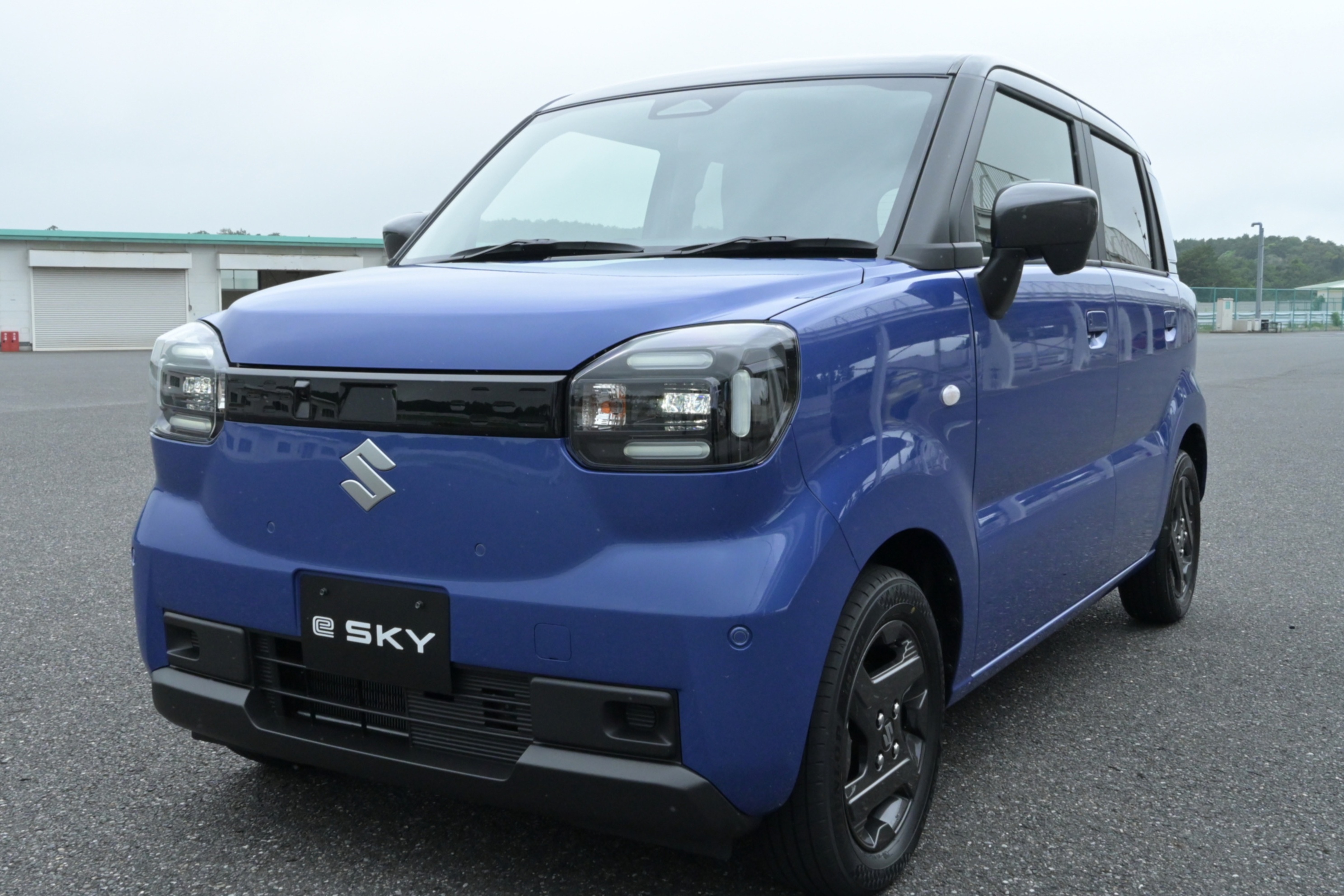Suzuki ra mắt xe điện mini giá chỉ hơn 13.000 USD